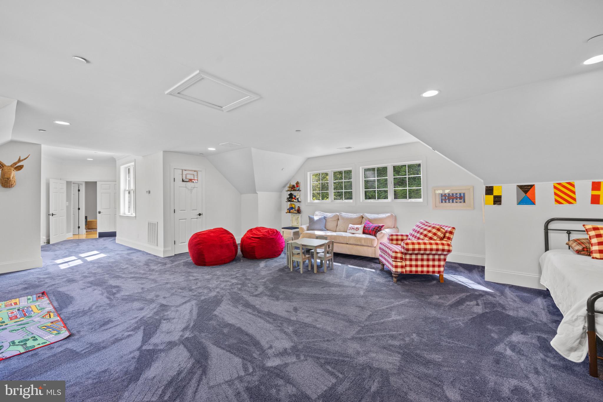 WALLACE MANOR - Residential