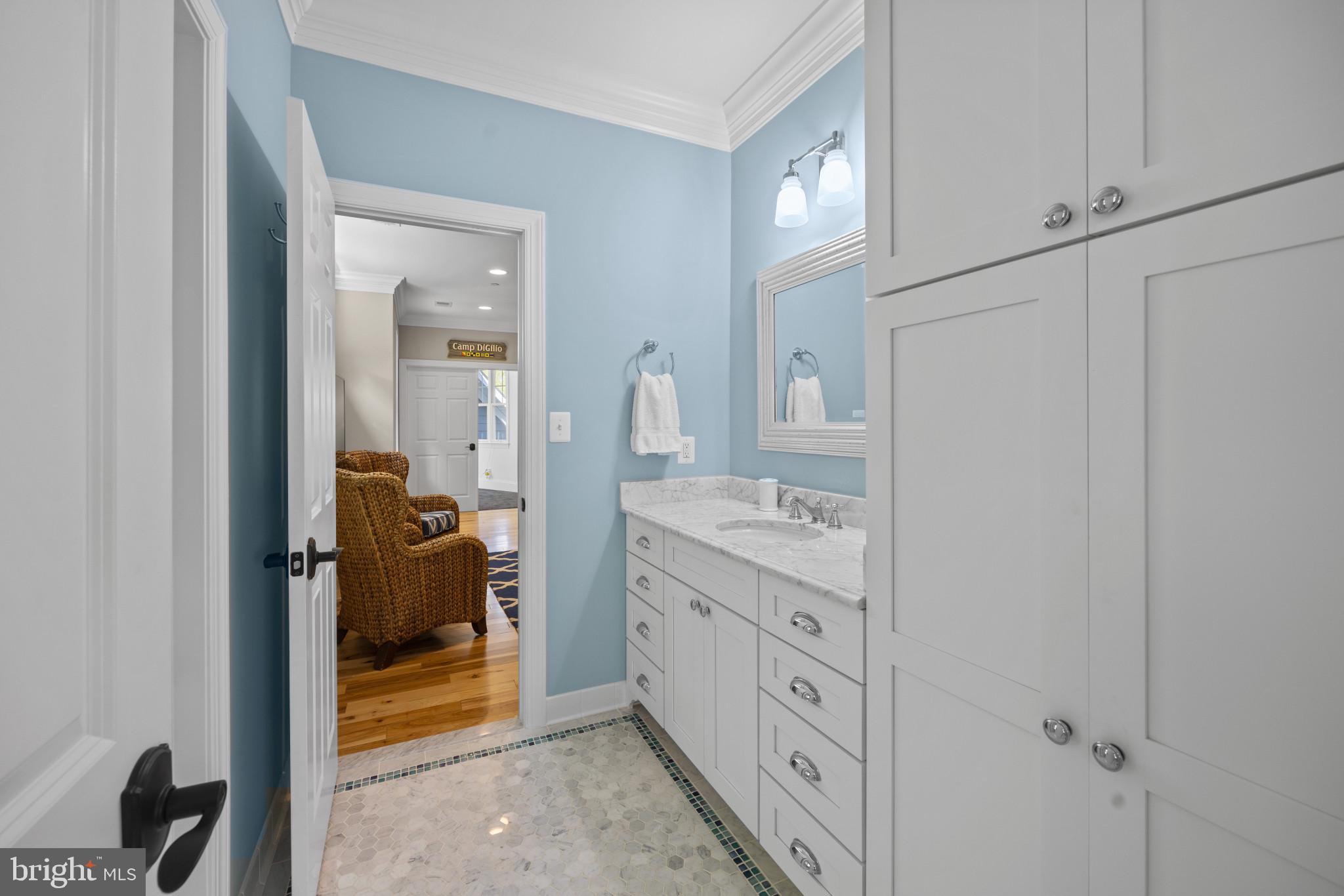 WALLACE MANOR - Residential