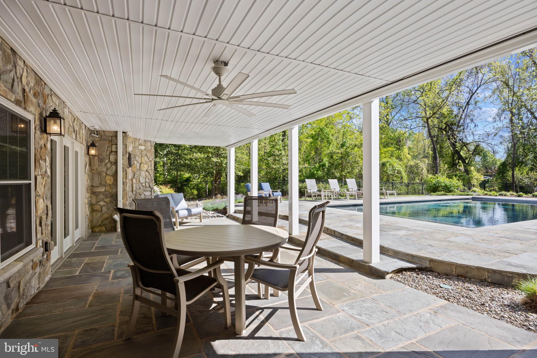 WALLACE MANOR - Residential