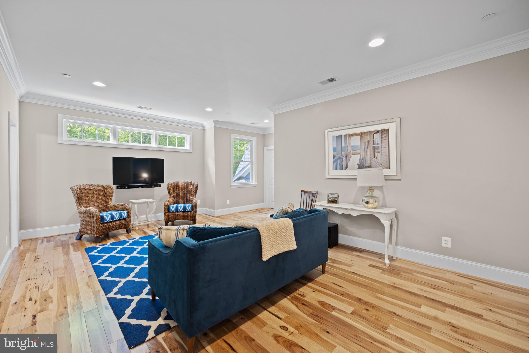 WALLACE MANOR - Residential