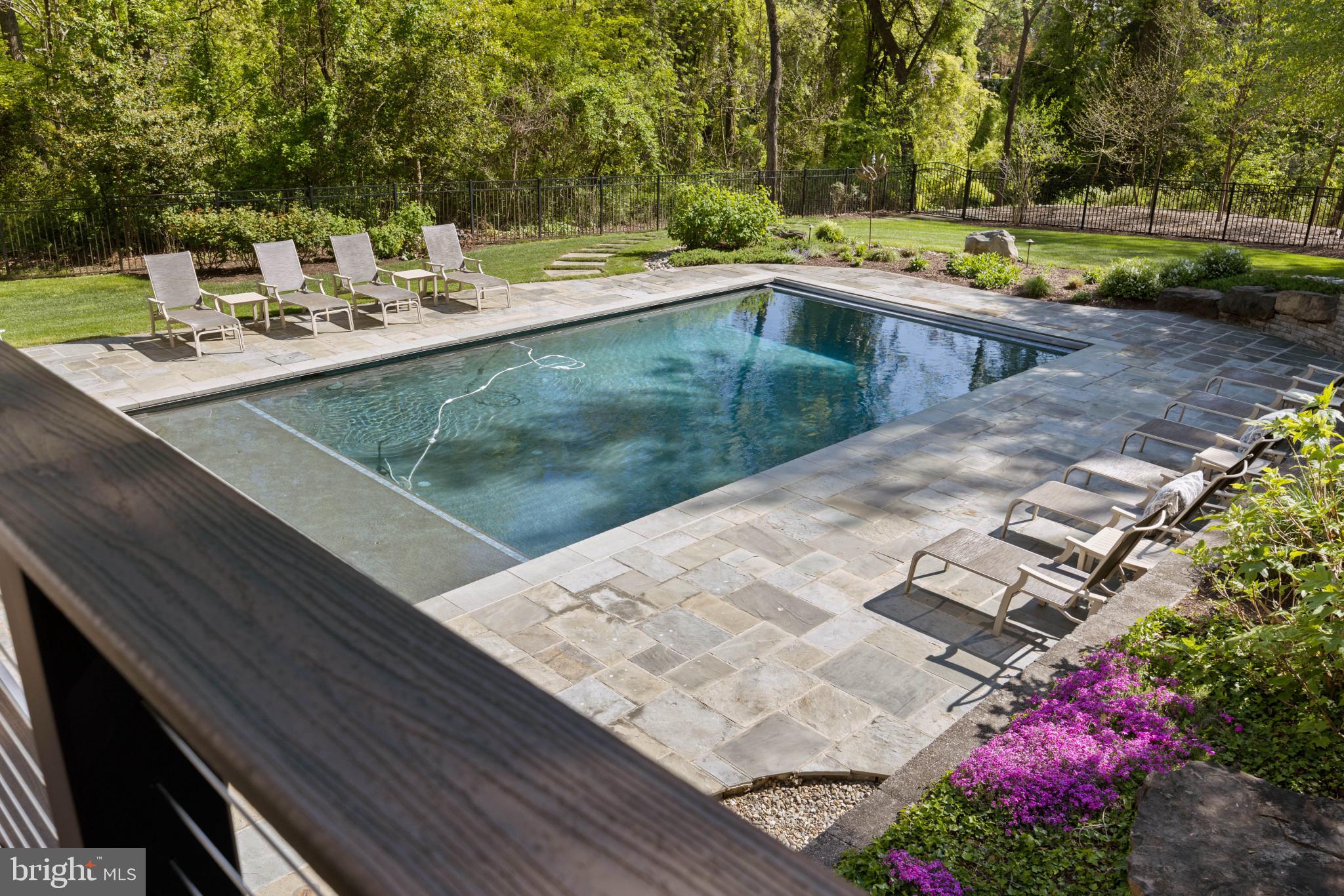 WALLACE MANOR - Residential