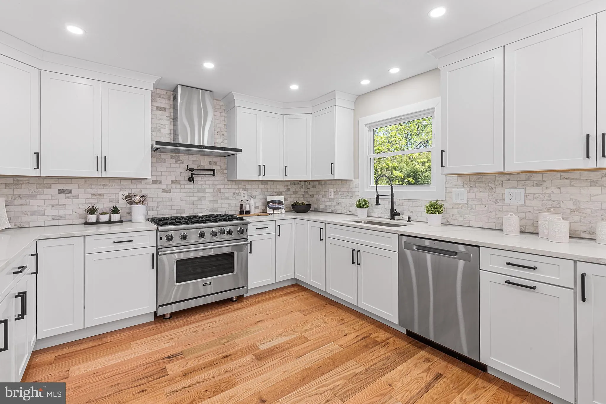 Wayne, Pennsylvania 19087, United States, 5 Bedrooms Bedrooms, ,4 BathroomsBathrooms,Residential,Pending,129355