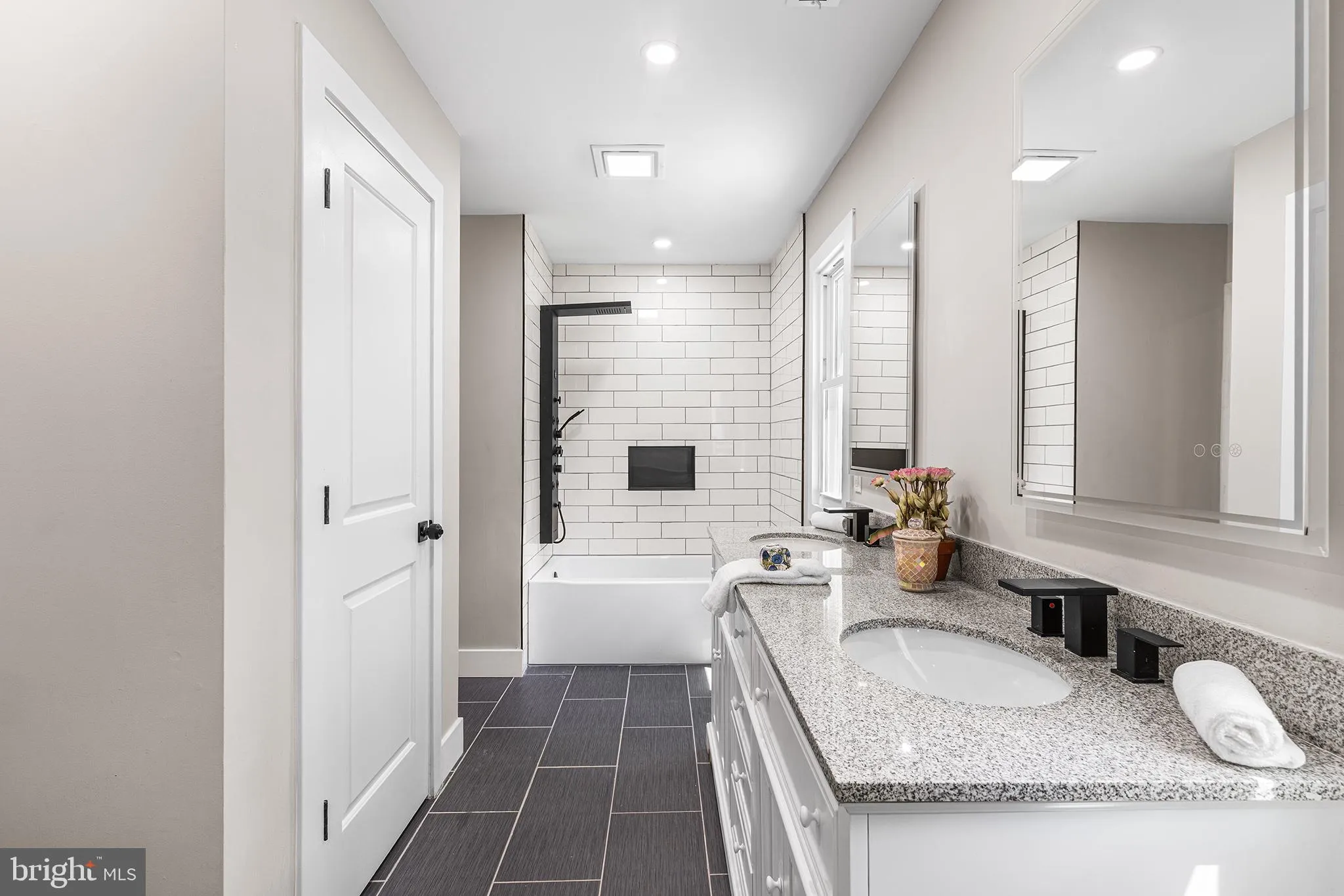 Wayne, Pennsylvania 19087, United States, 5 Bedrooms Bedrooms, ,4 BathroomsBathrooms,Residential,Pending,129355