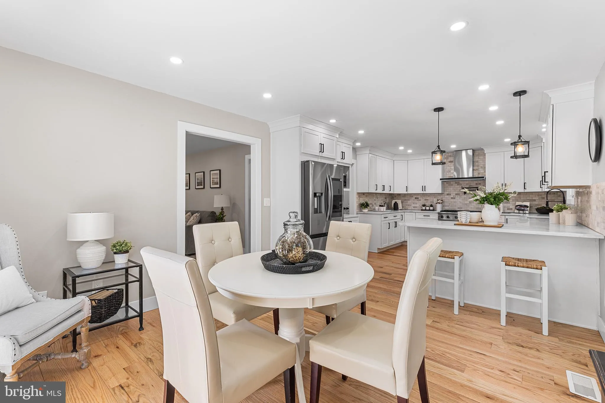 Wayne, Pennsylvania 19087, United States, 5 Bedrooms Bedrooms, ,4 BathroomsBathrooms,Residential,Pending,129355