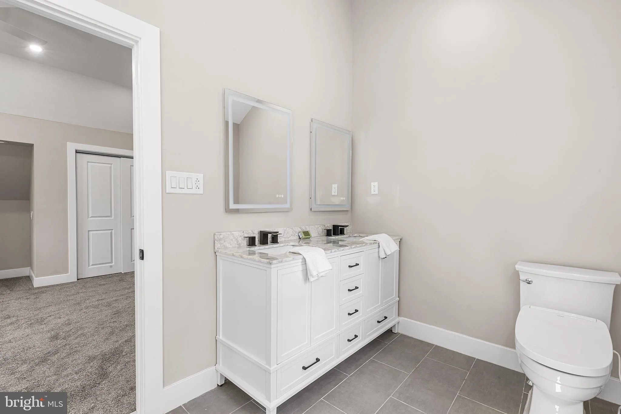 Wayne, Pennsylvania 19087, United States, 5 Bedrooms Bedrooms, ,4 BathroomsBathrooms,Residential,Pending,129355