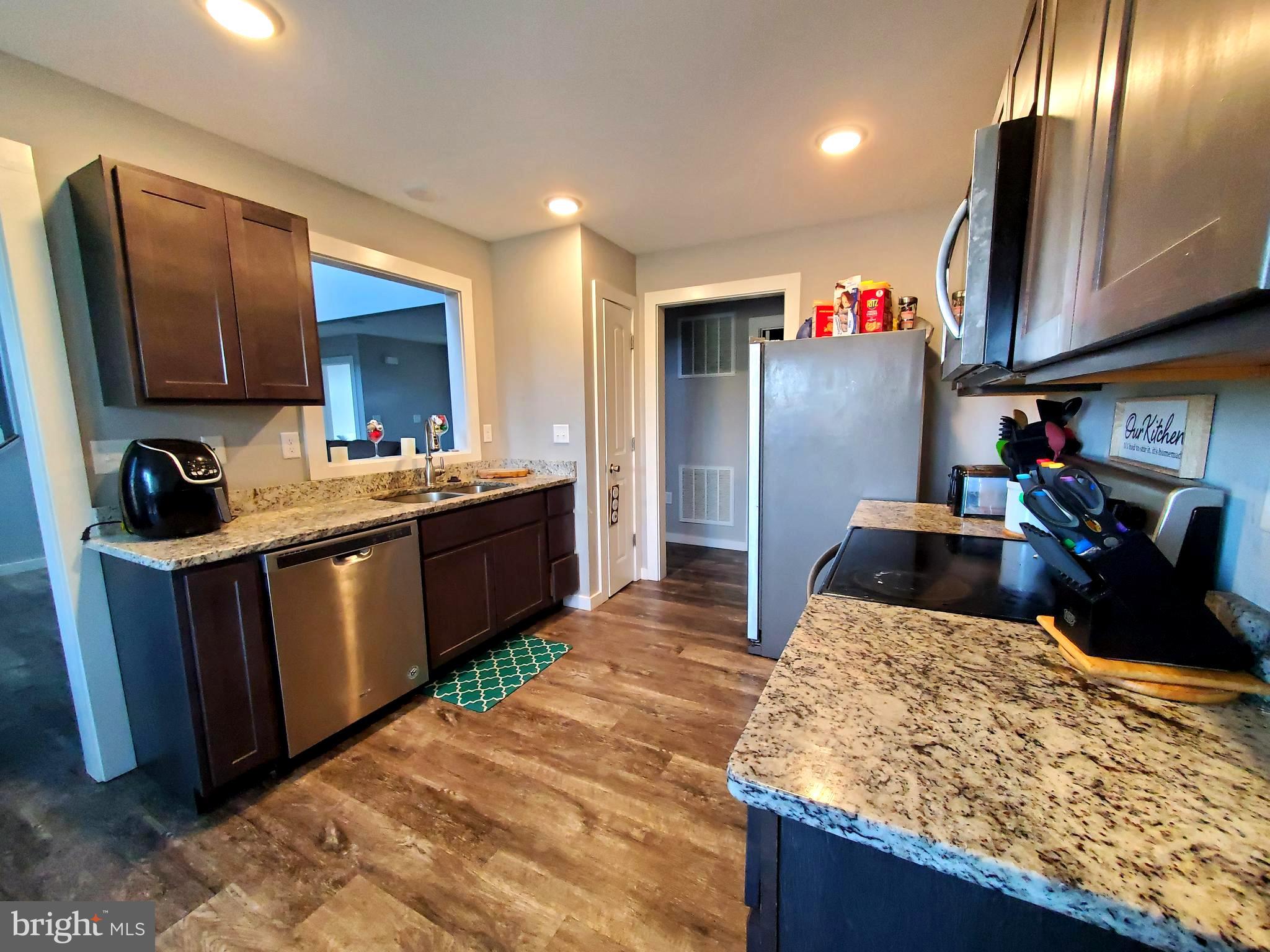 PEBBLE RIDGE - Residential