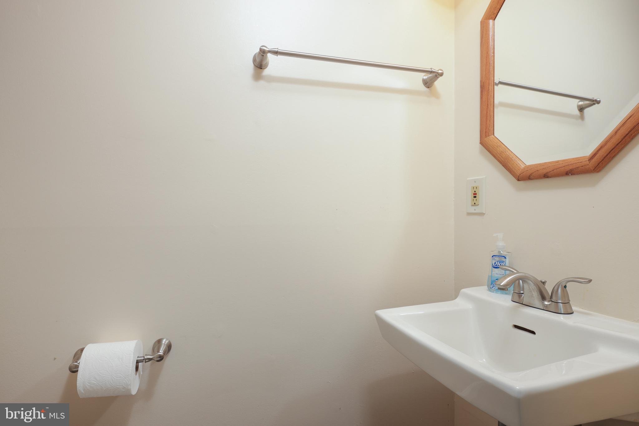 NEWINGTON COMMONS - Residential Lease