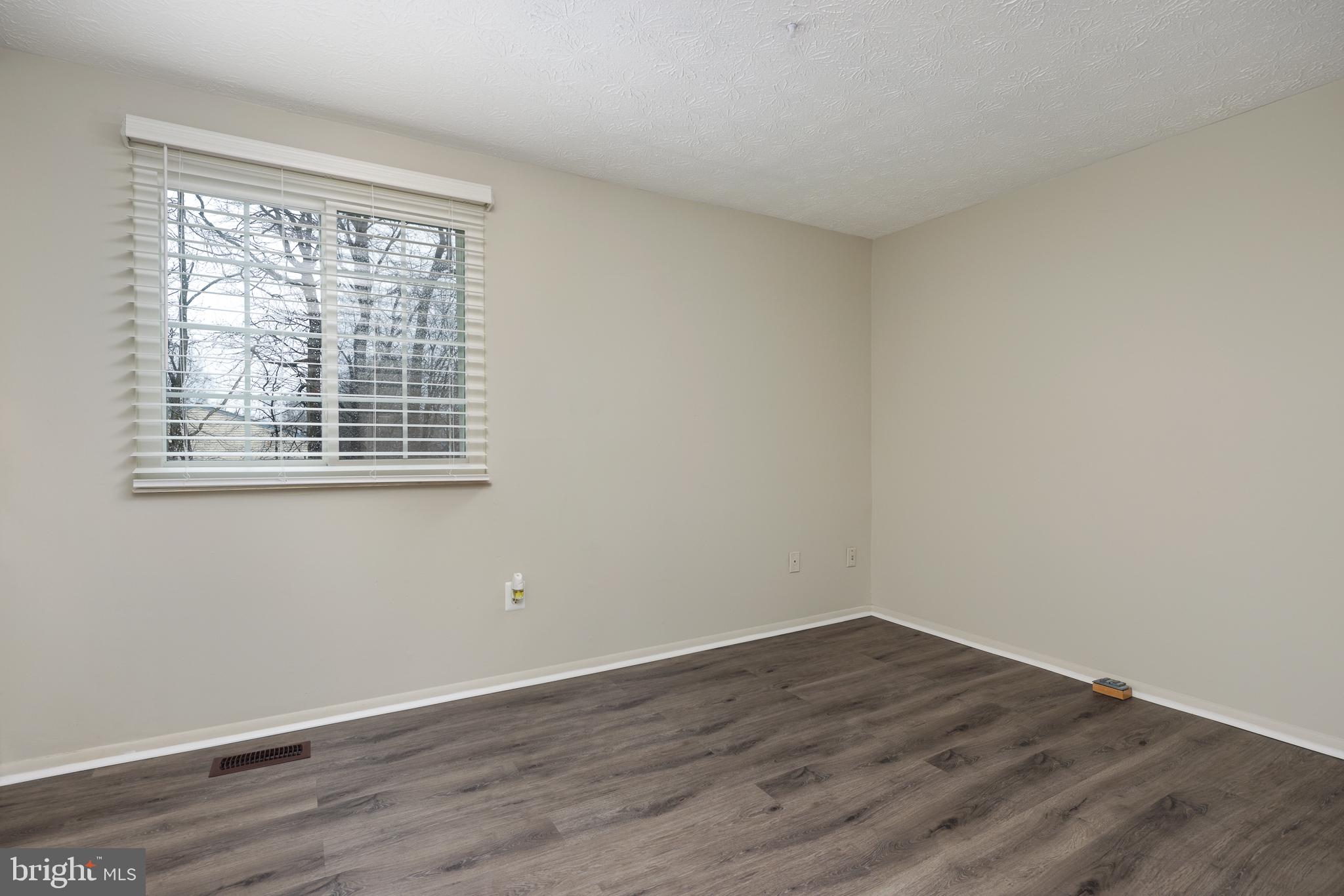 NEWINGTON COMMONS - Residential Lease