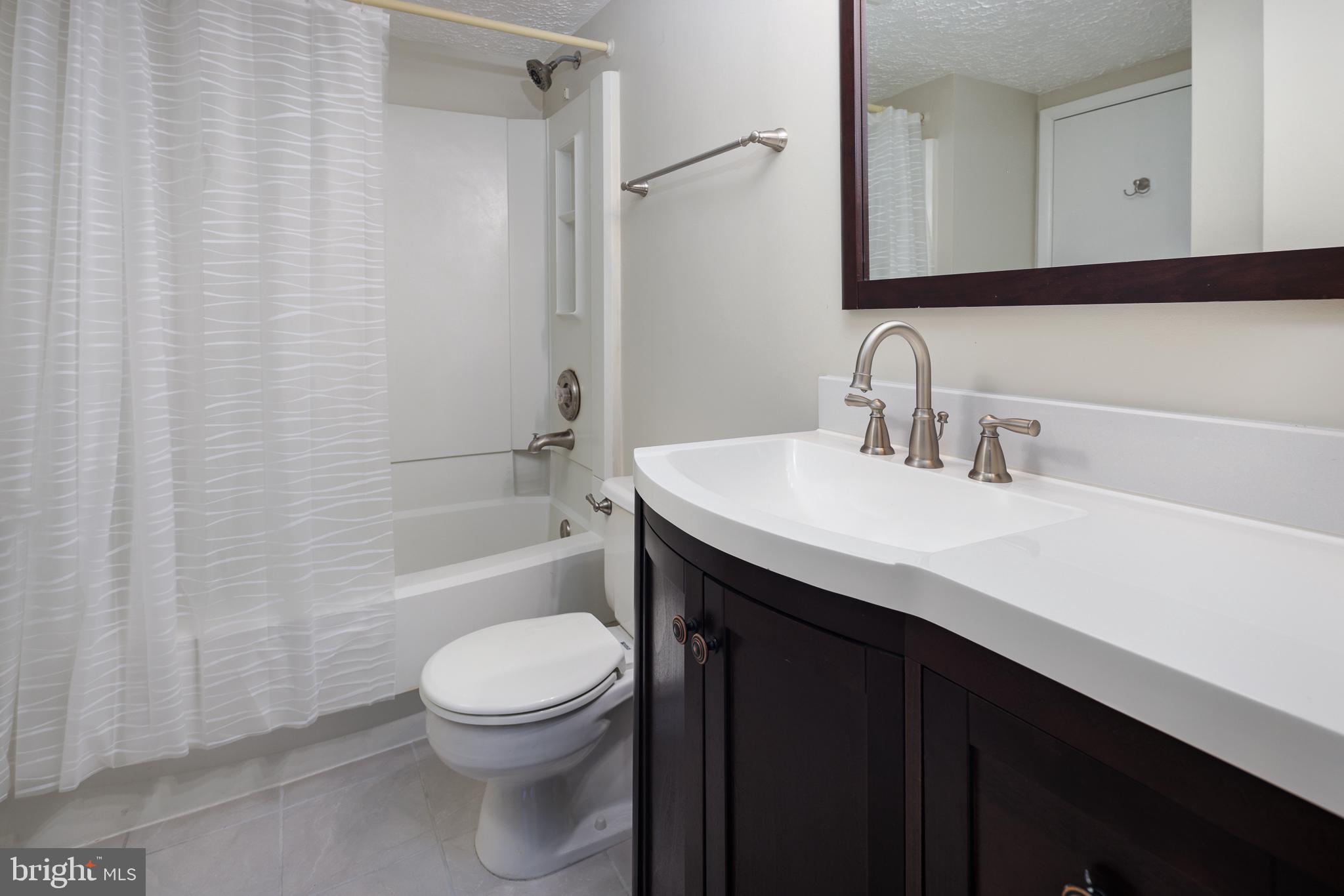 NEWINGTON COMMONS - Residential Lease