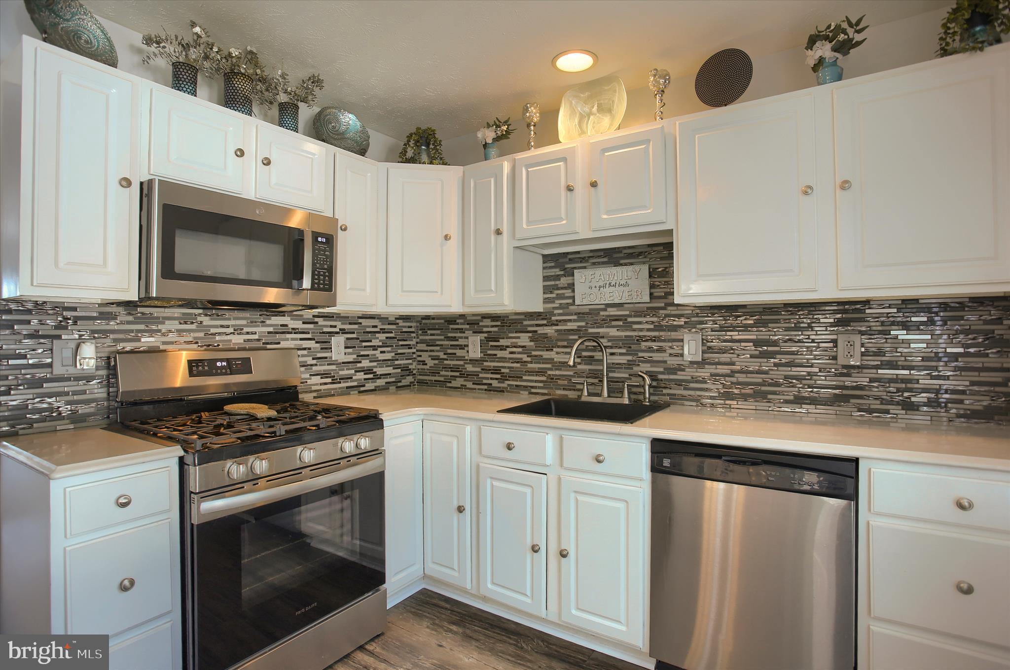 COUNTRY RIDGE - Residential