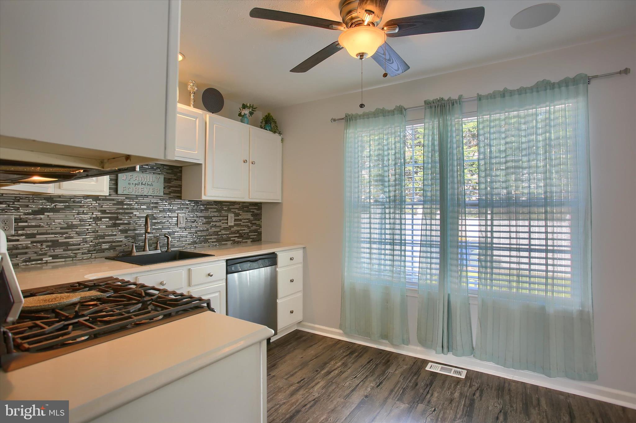 COUNTRY RIDGE - Residential