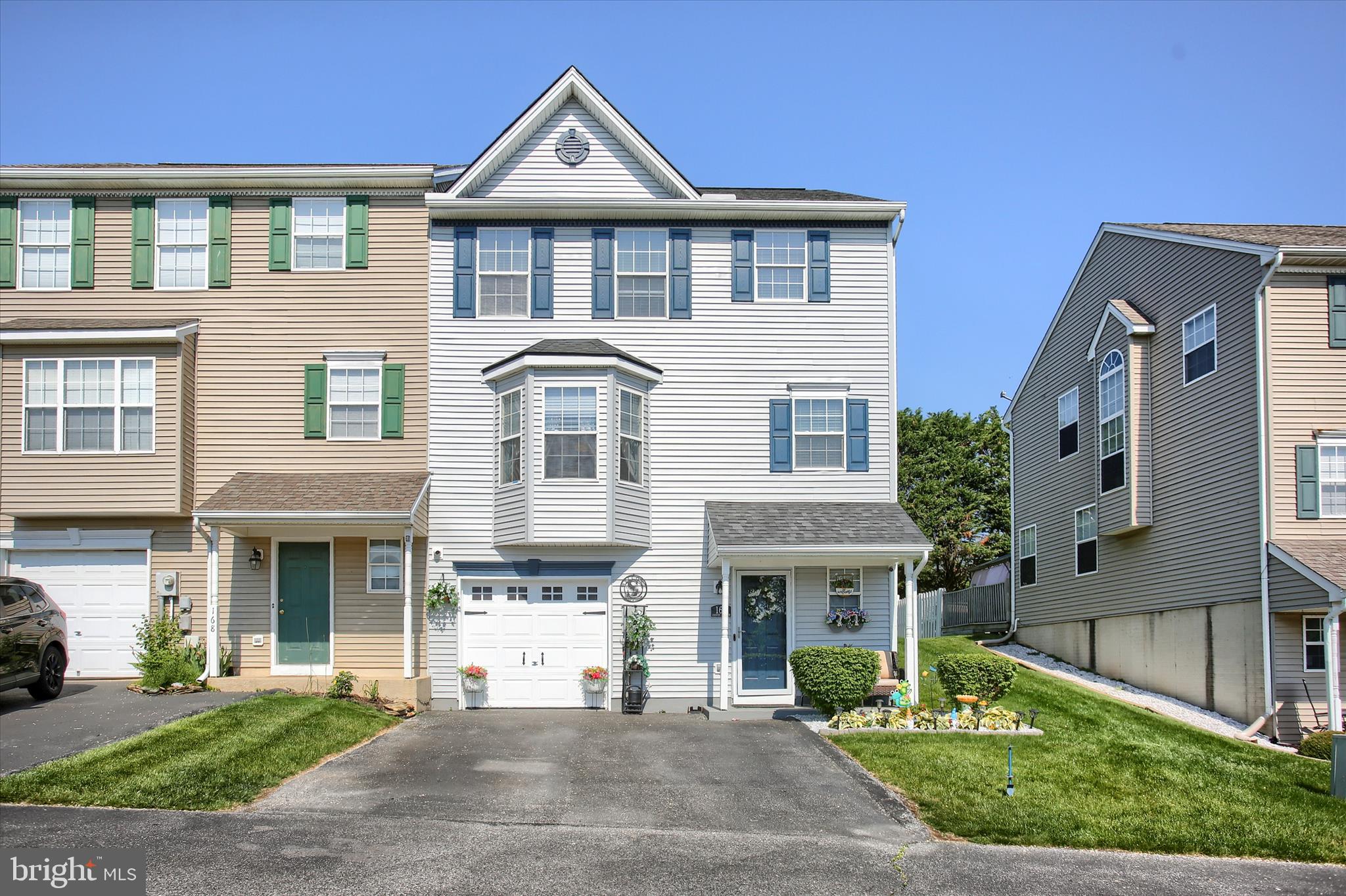 COUNTRY RIDGE - Residential