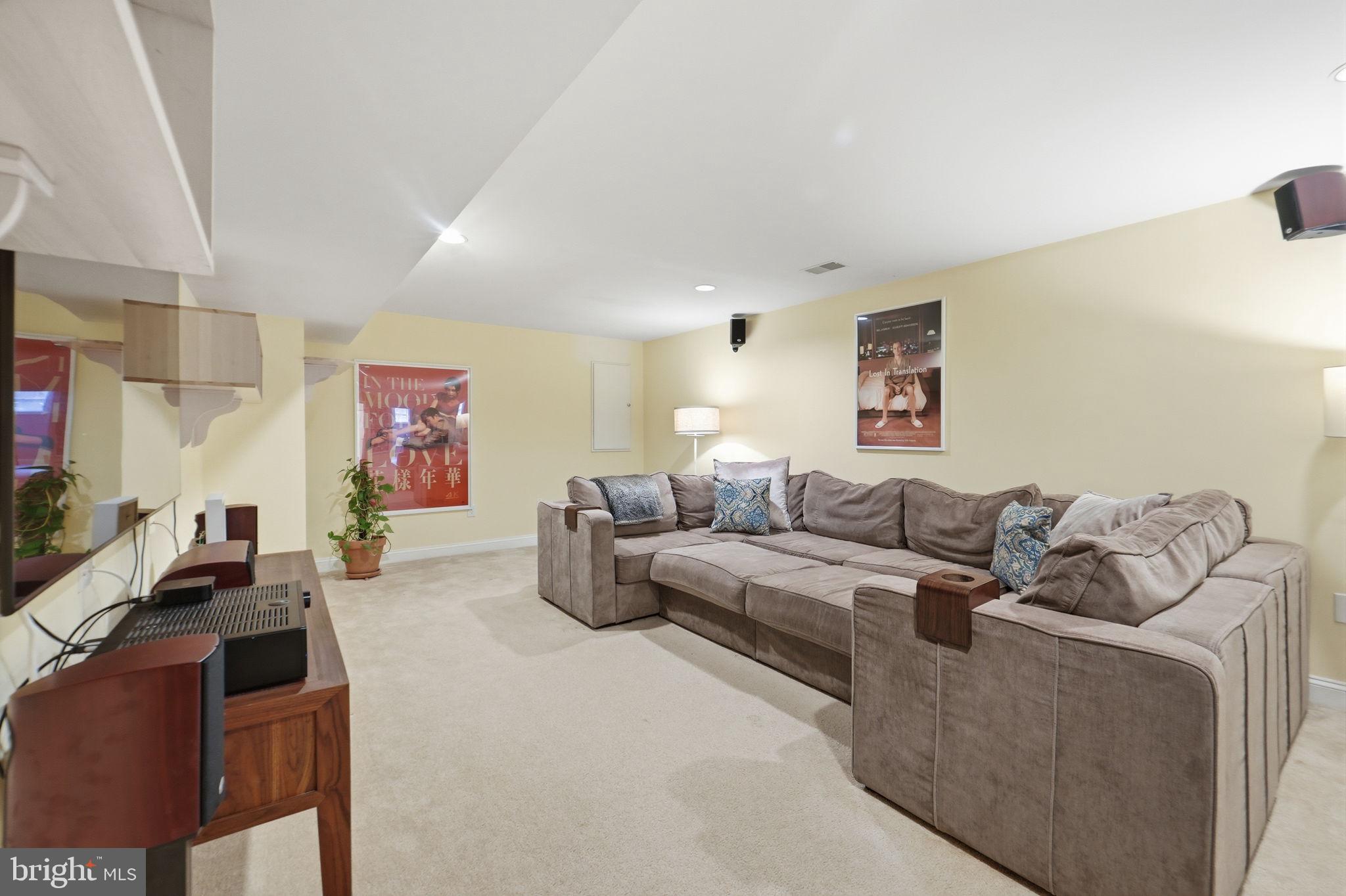 LORCOM GROVE - Residential