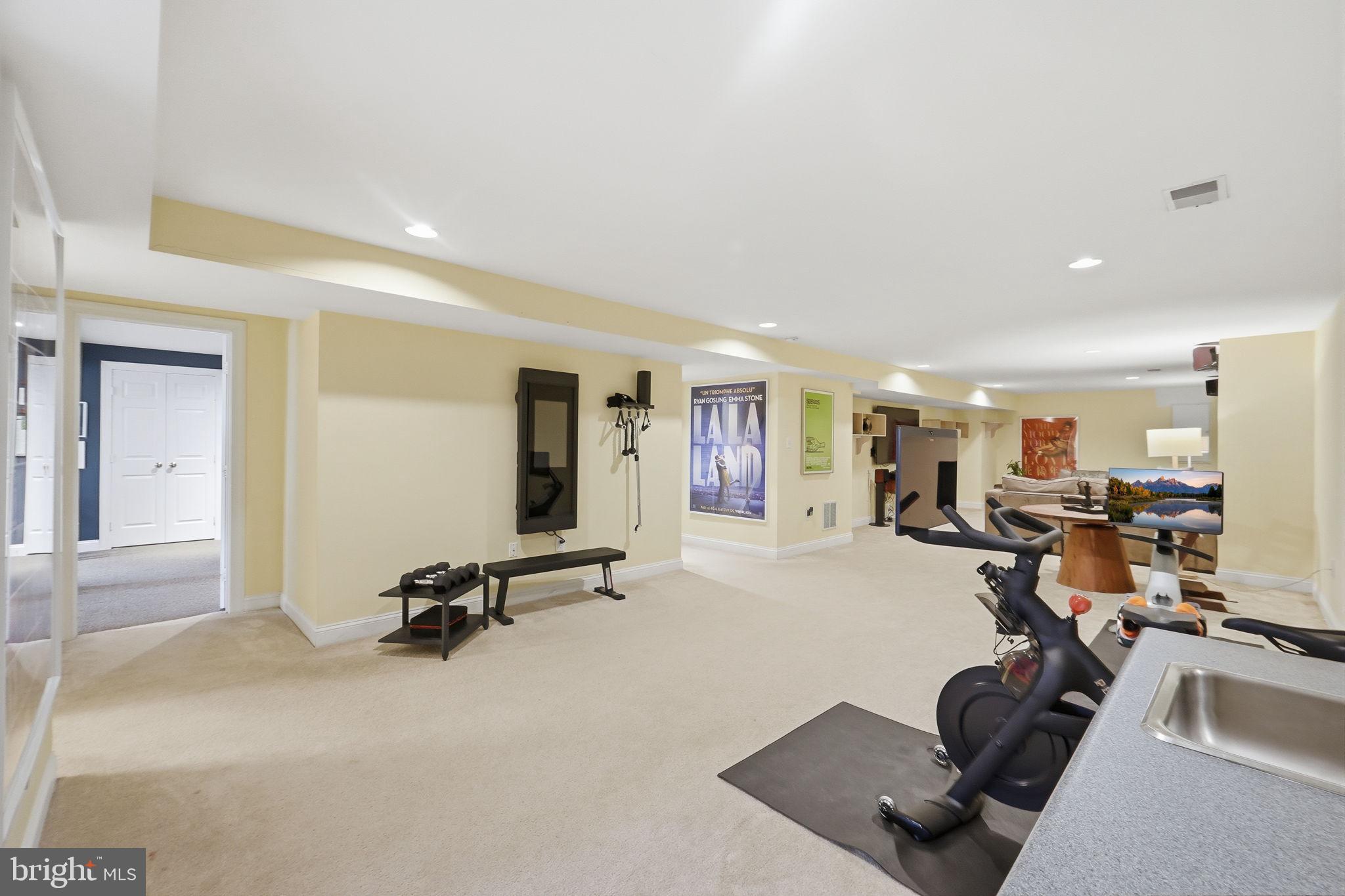 LORCOM GROVE - Residential