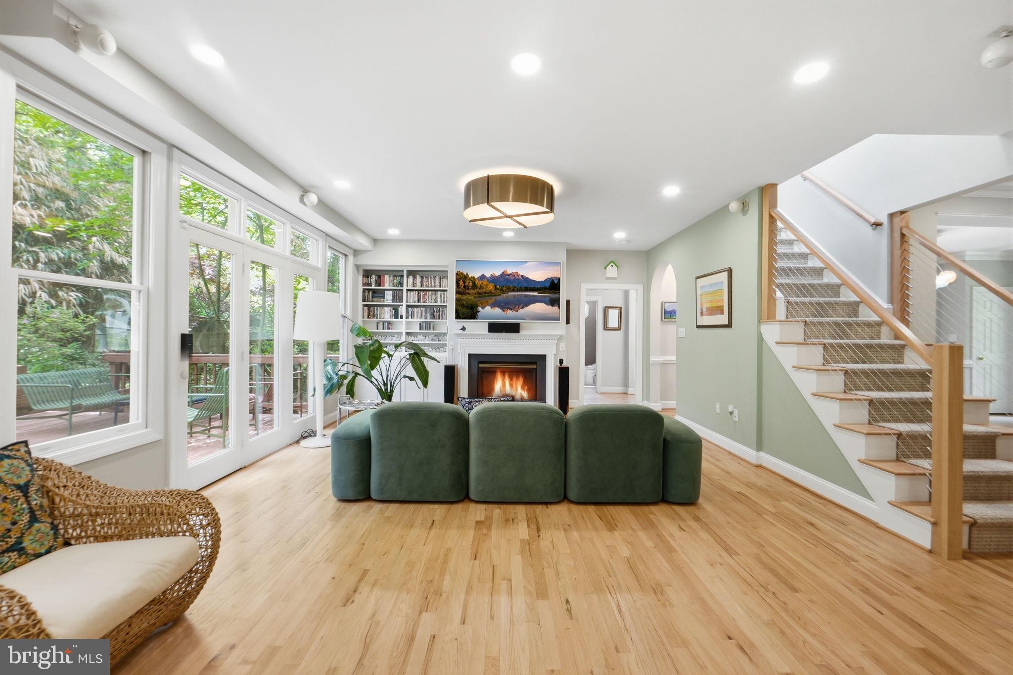 LORCOM GROVE - Residential