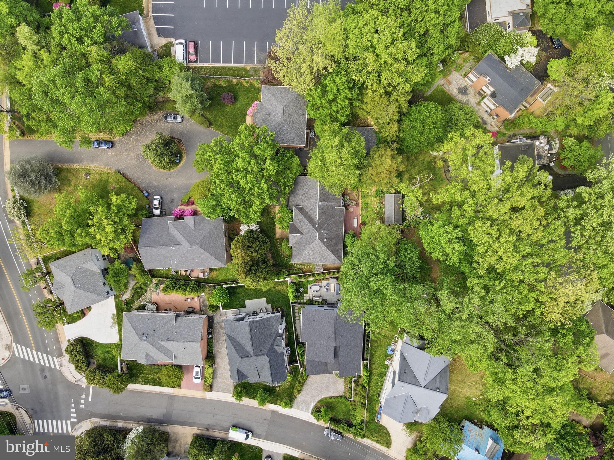 LORCOM GROVE - Residential