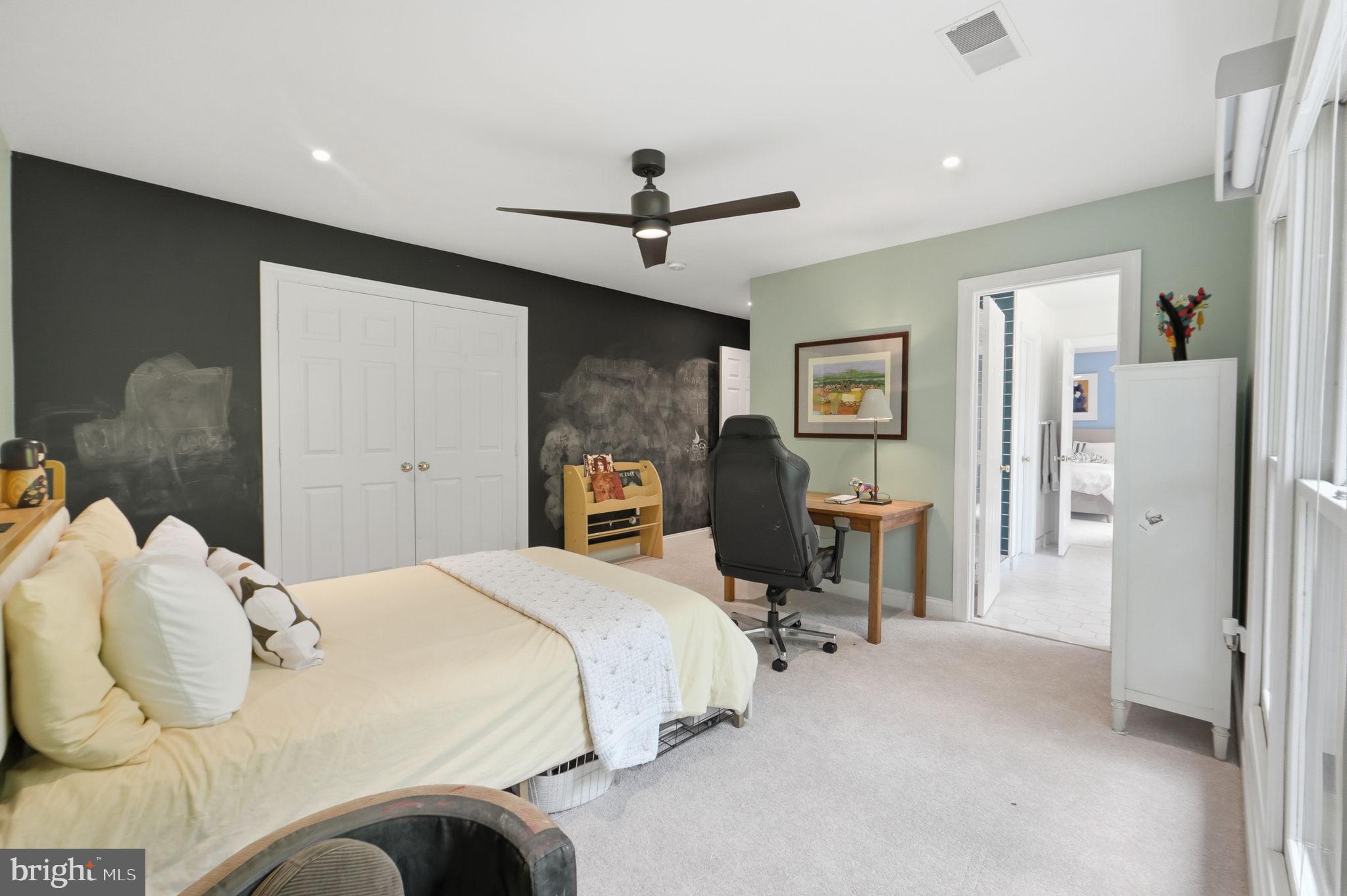 LORCOM GROVE - Residential