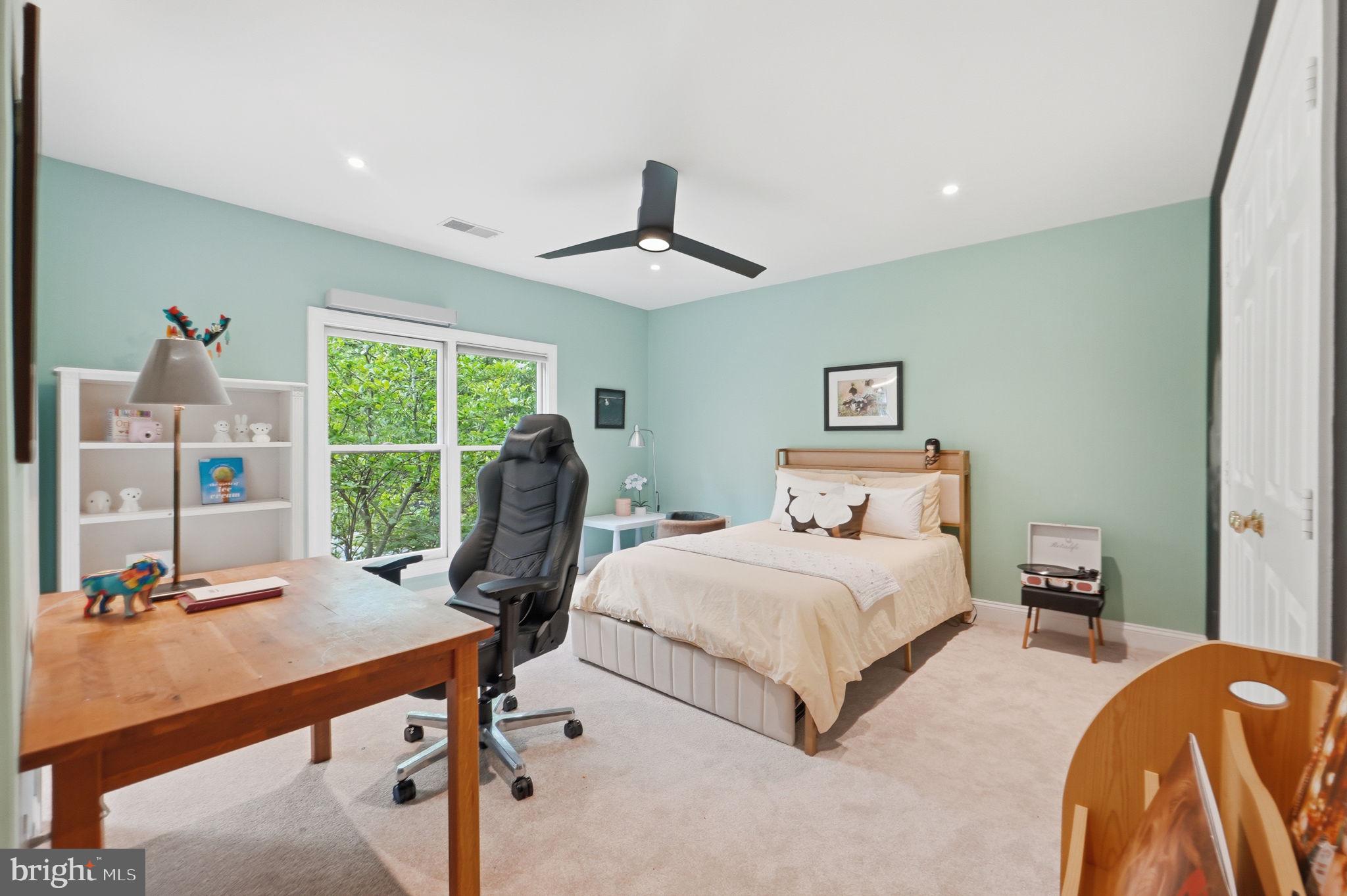 LORCOM GROVE - Residential