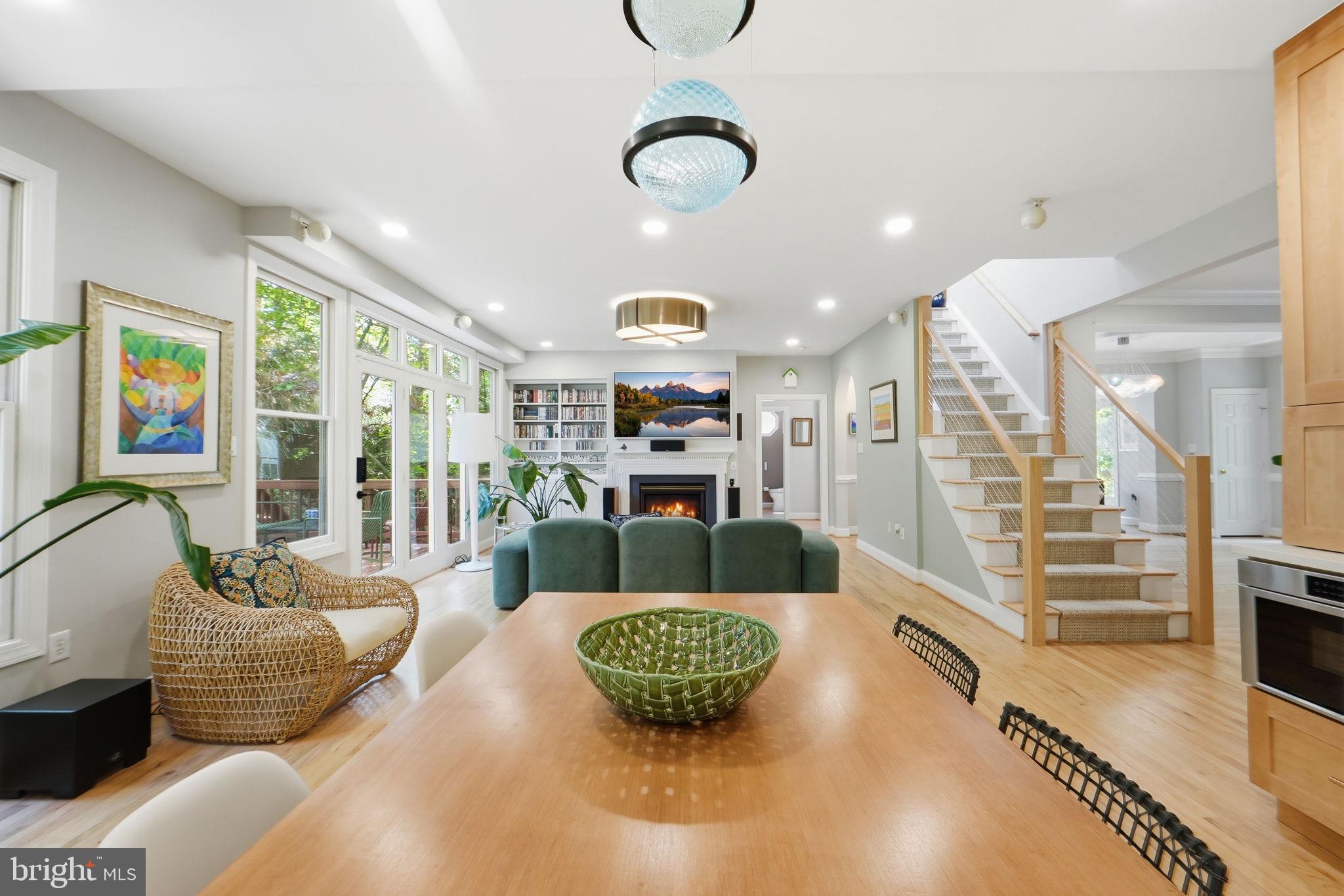 LORCOM GROVE - Residential