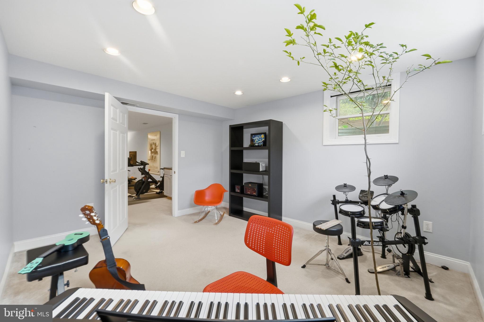 LORCOM GROVE - Residential