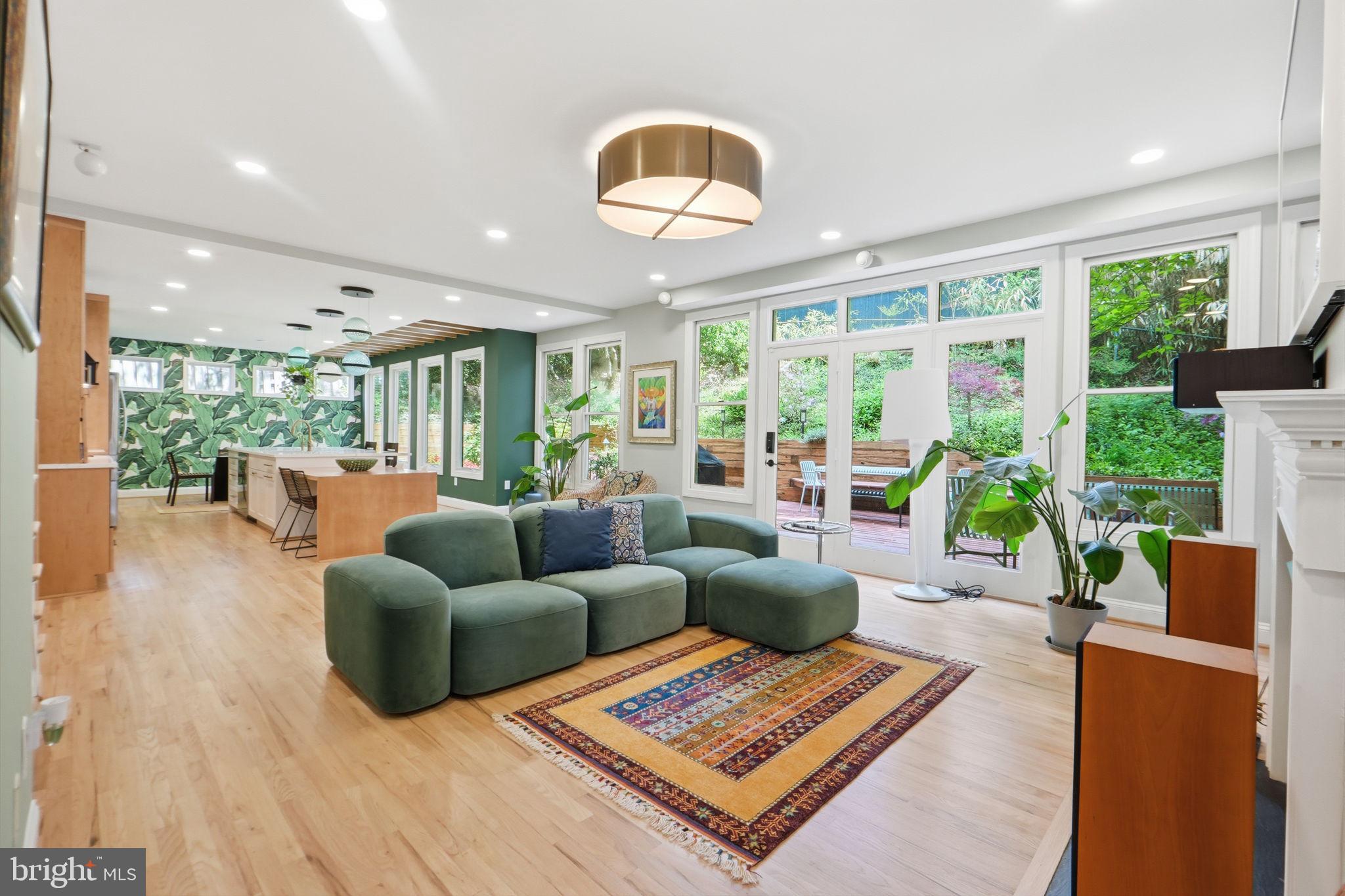 LORCOM GROVE - Residential