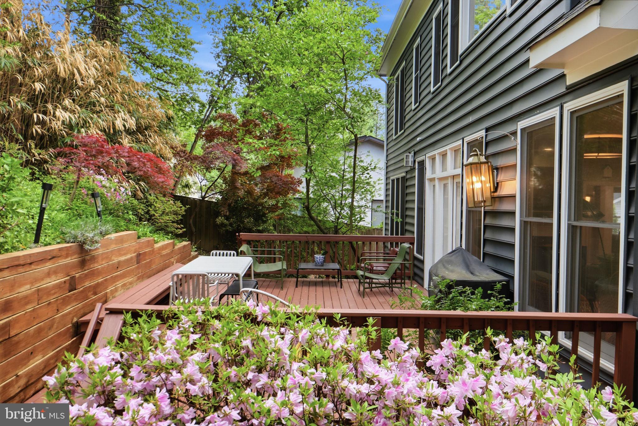 LORCOM GROVE - Residential