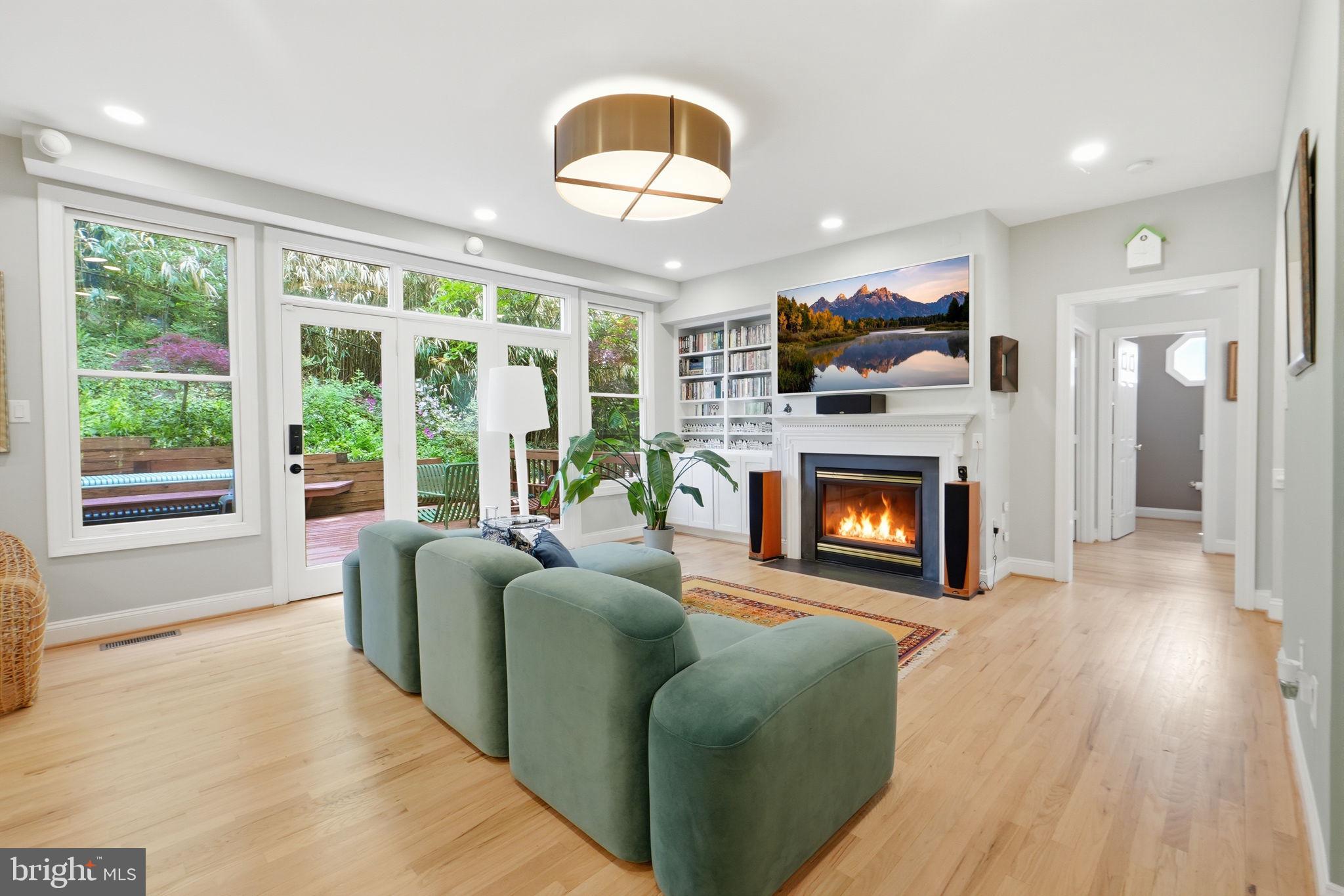 LORCOM GROVE - Residential