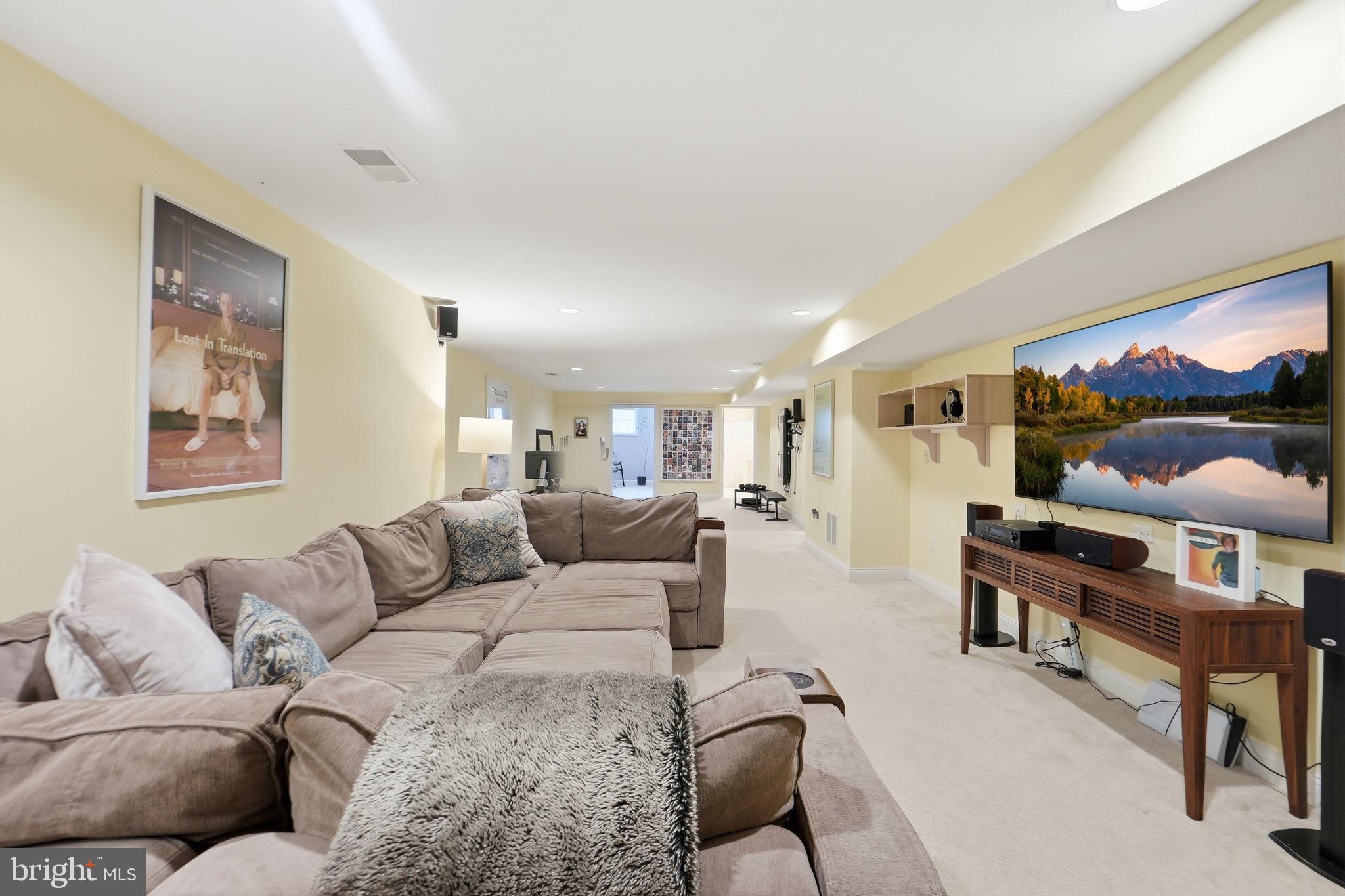 LORCOM GROVE - Residential