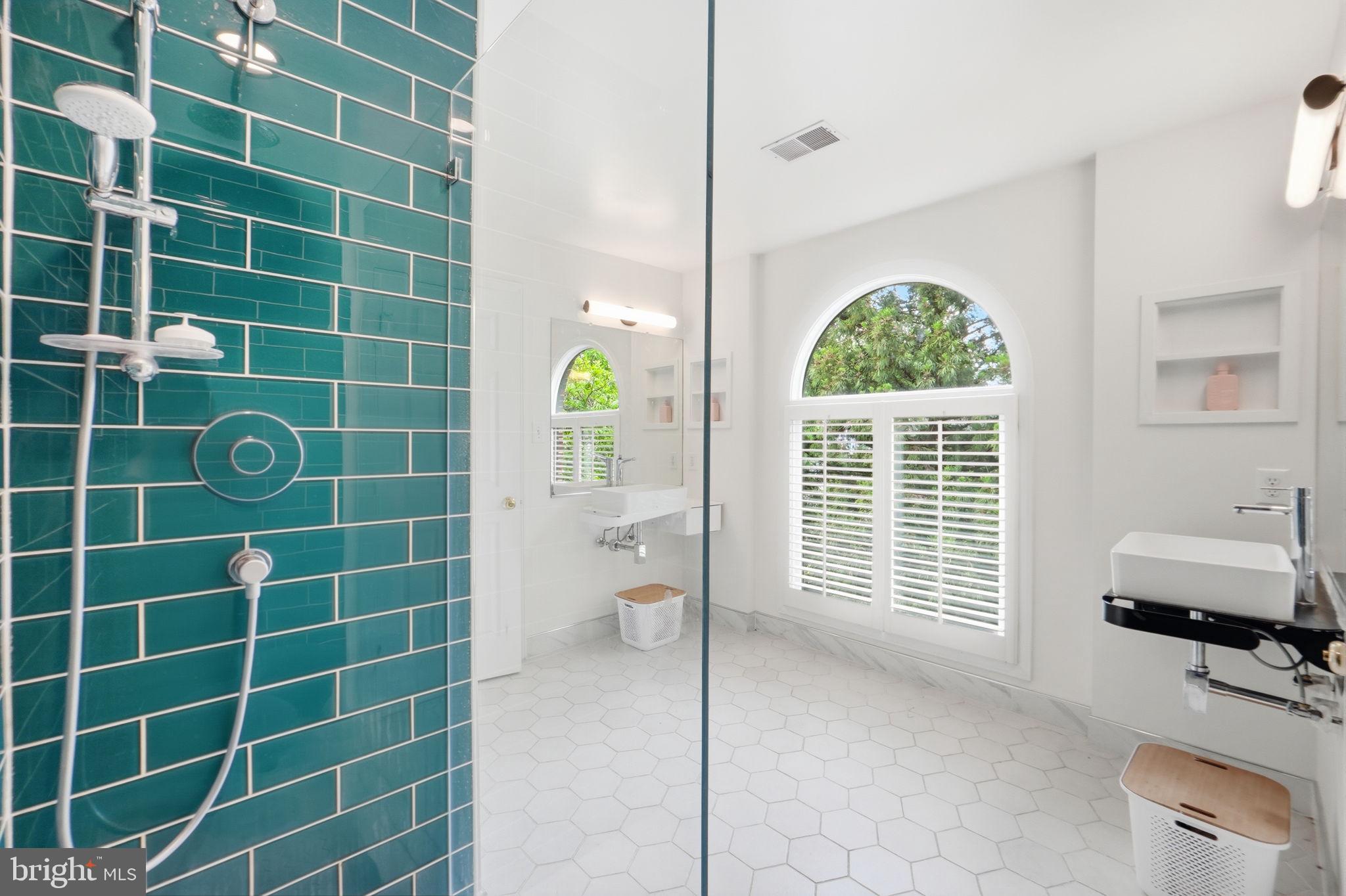 LORCOM GROVE - Residential