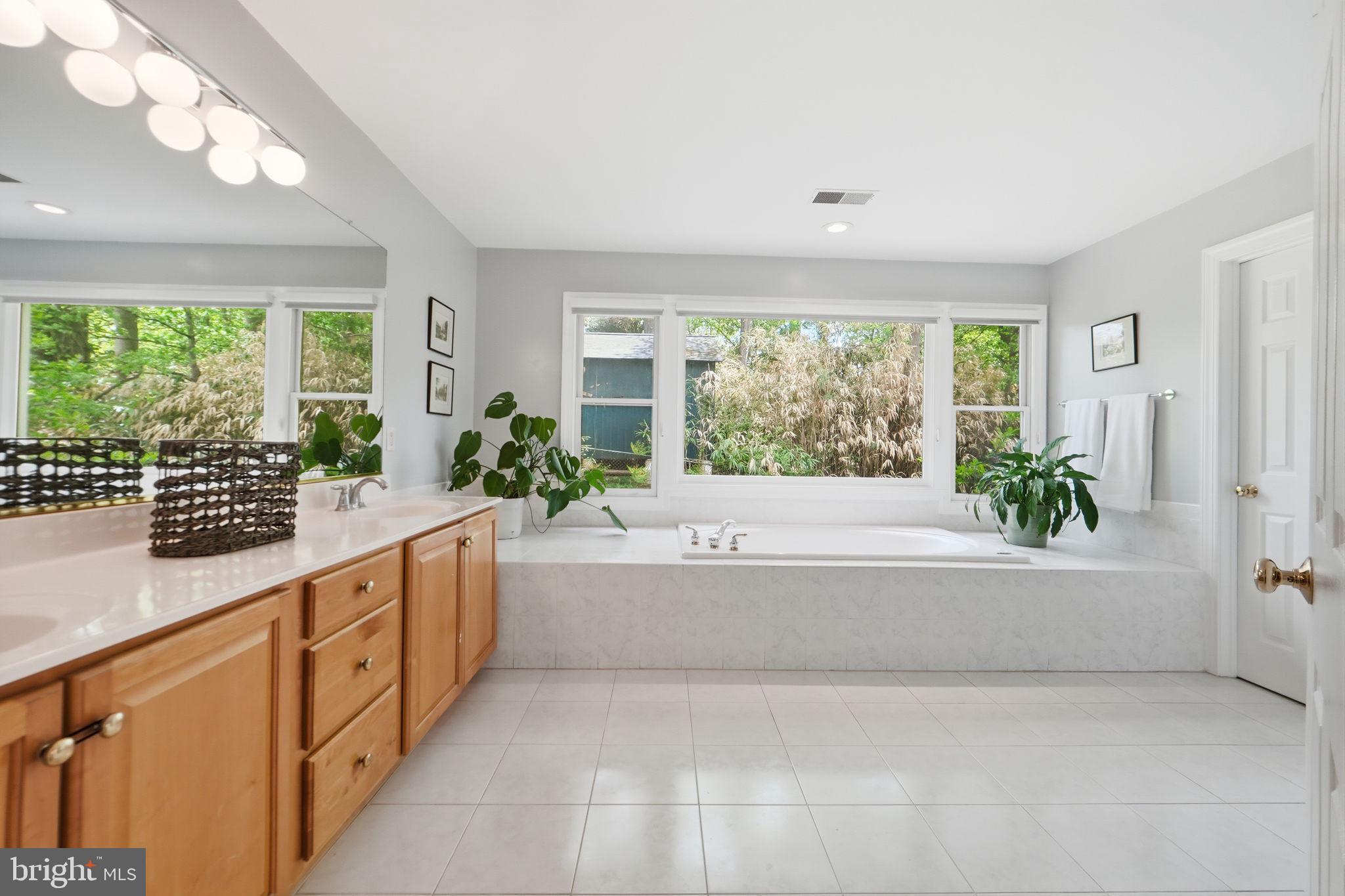 LORCOM GROVE - Residential