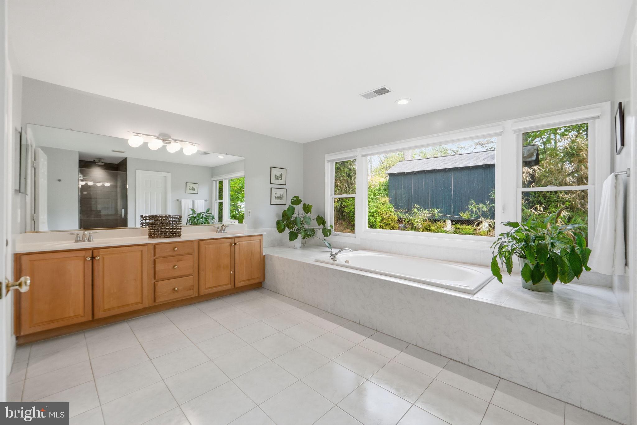 LORCOM GROVE - Residential