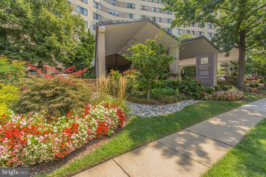 Conveniently located. Less than half a mile away from Rosslyn Metro and shopping area ALL UTILITIES INCLUDED .  This light filled studio is move in ready. Updated kitchen with granite. Walk in closet. Modern bathroom. Easy access to the condo, no waiting for the elevator! Laundry in the building. Enjoy all North Arlington has to offer or skip over to Georgetown in minutes, Close to Metro stops, grocery stores, coffee shops, and shopping. The building features an olympic sized pool, Fitness center, 24 hr concierge. All utilities like electric, water, trash, gas and condo fee are included.