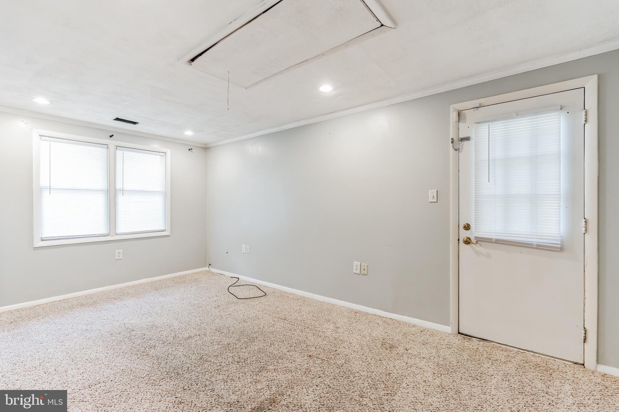 FOUR SEASONS ESTATES - Residential Lease