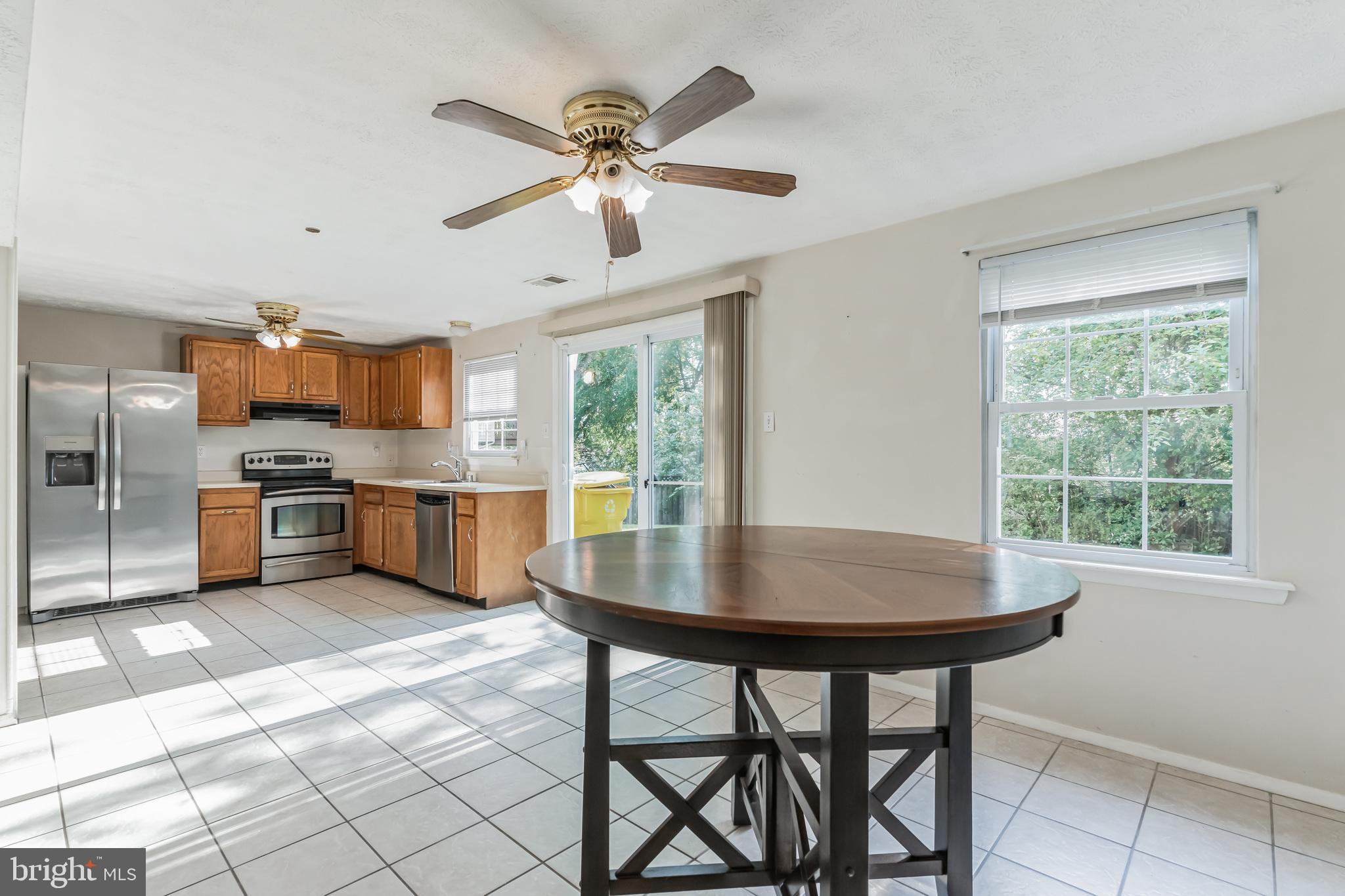 FOUR SEASONS ESTATES - Residential Lease