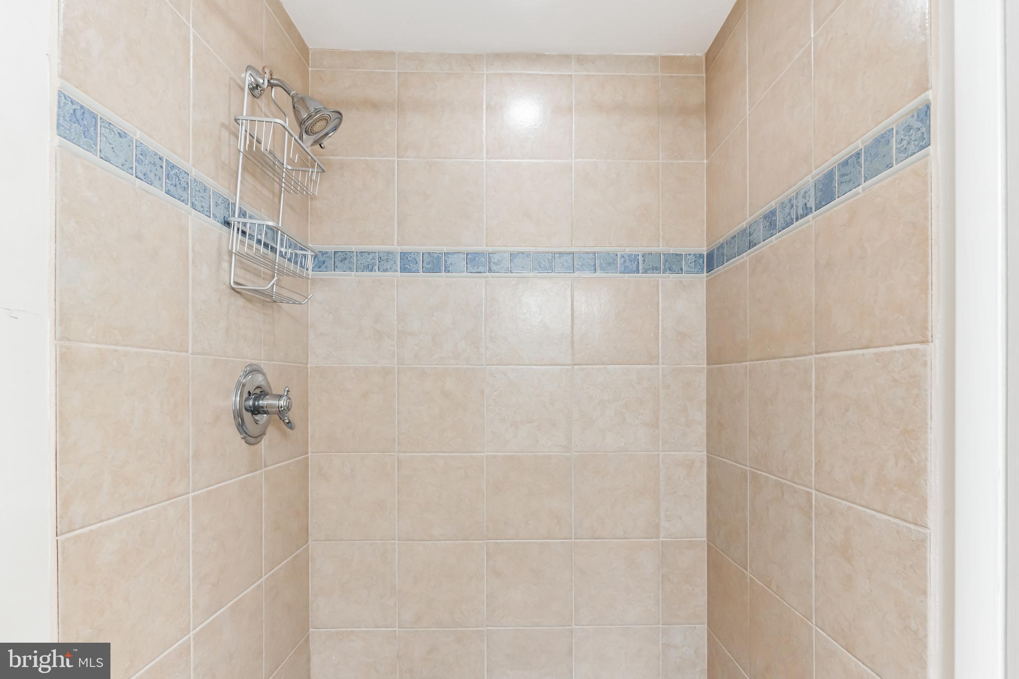 FOUR SEASONS ESTATES - Residential Lease