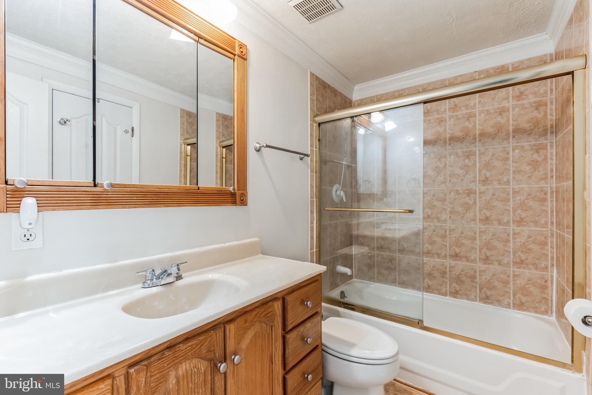 FOUR SEASONS ESTATES - Residential Lease