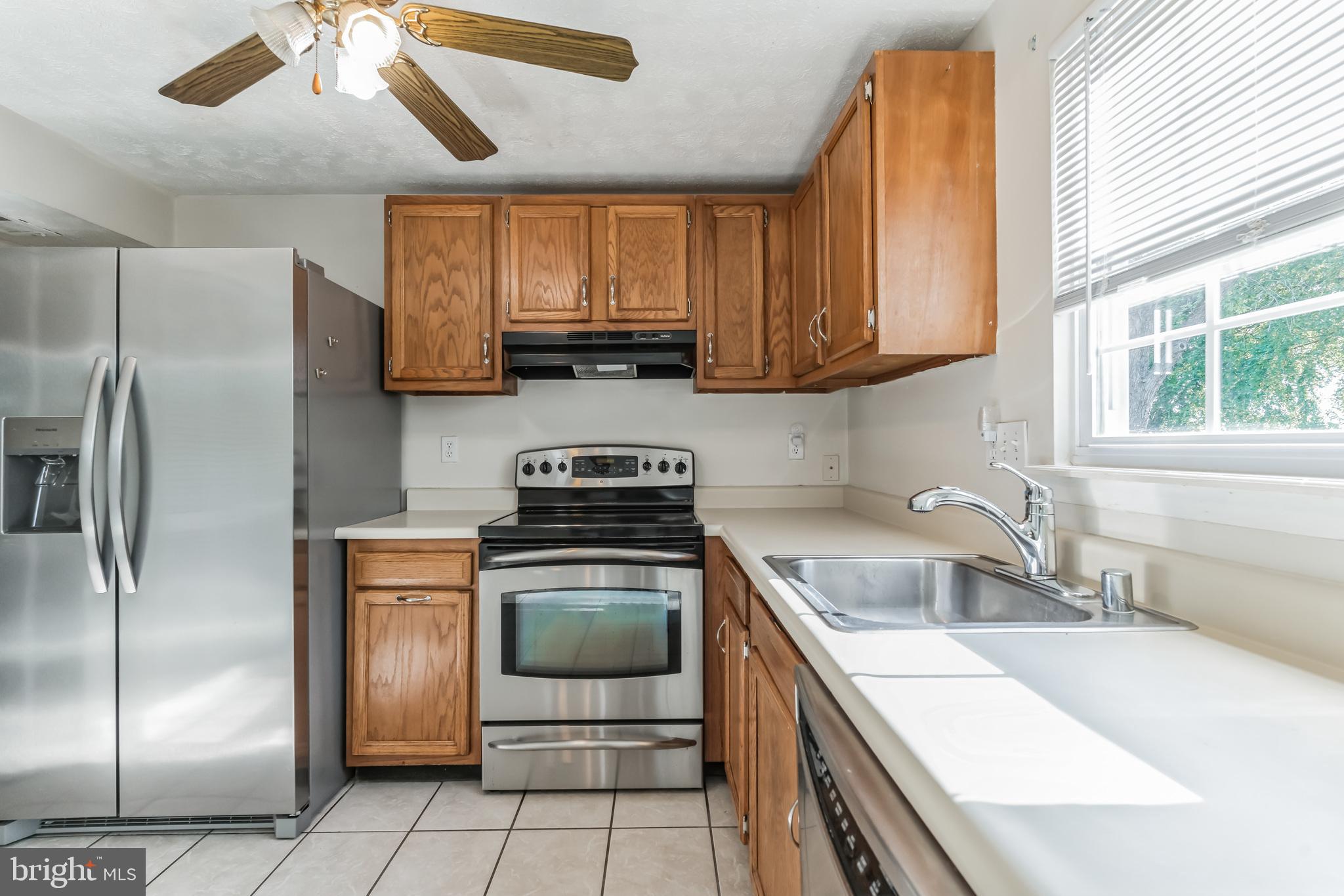 FOUR SEASONS ESTATES - Residential Lease