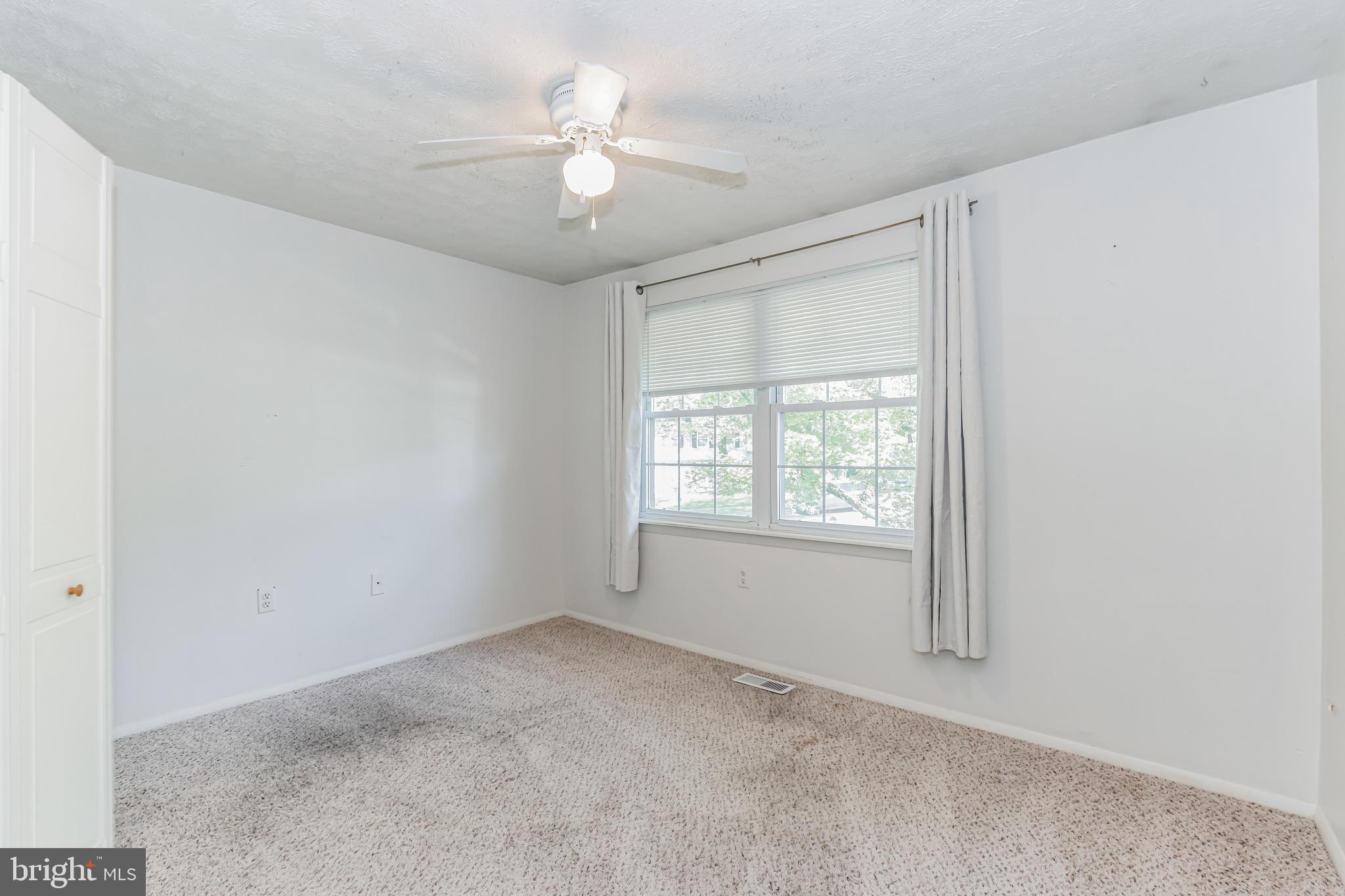 FOUR SEASONS ESTATES - Residential Lease