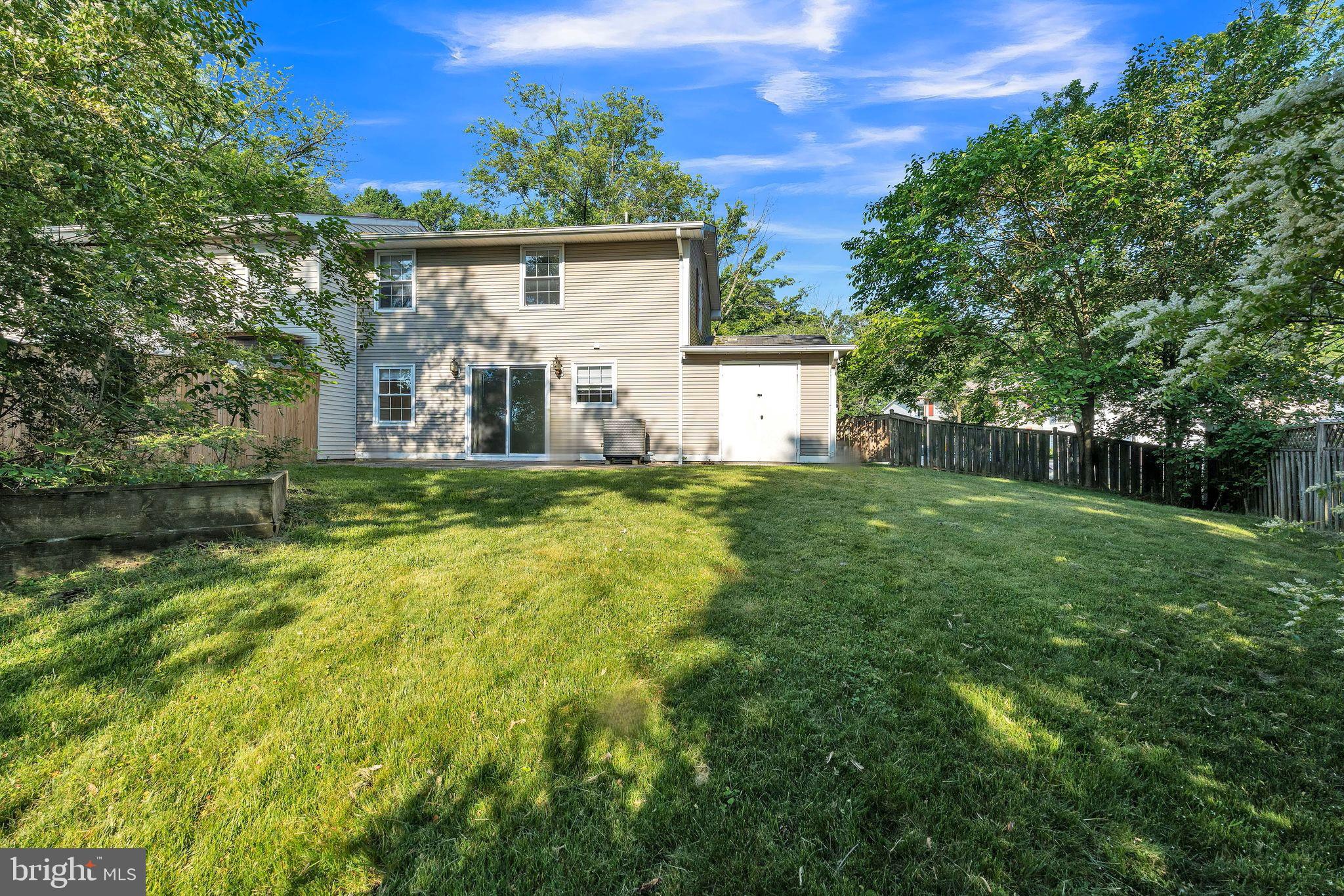 FOUR SEASONS ESTATES - Residential Lease