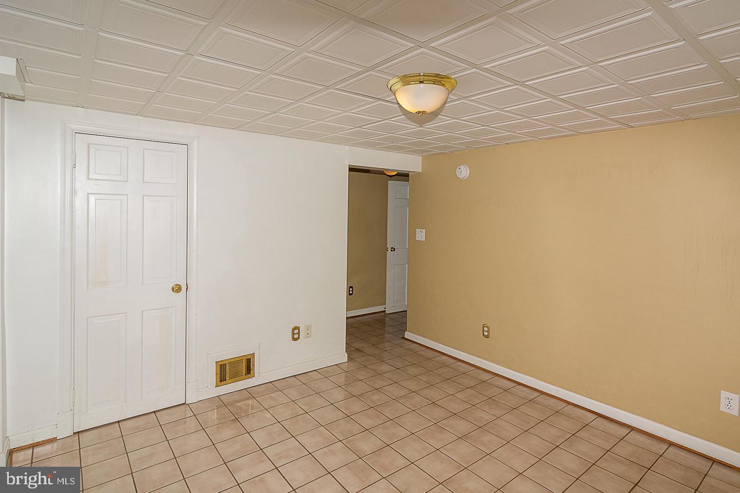 ARLINGTON HEIGHTS - Residential Lease