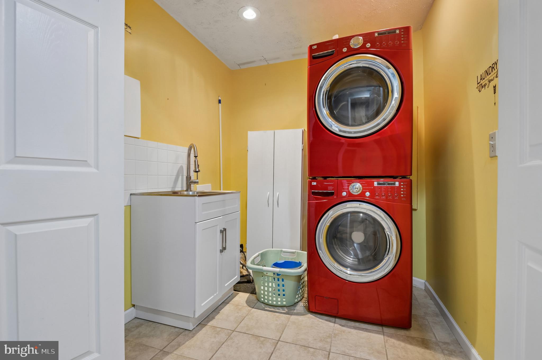 HILLCREST MANOR - Residential