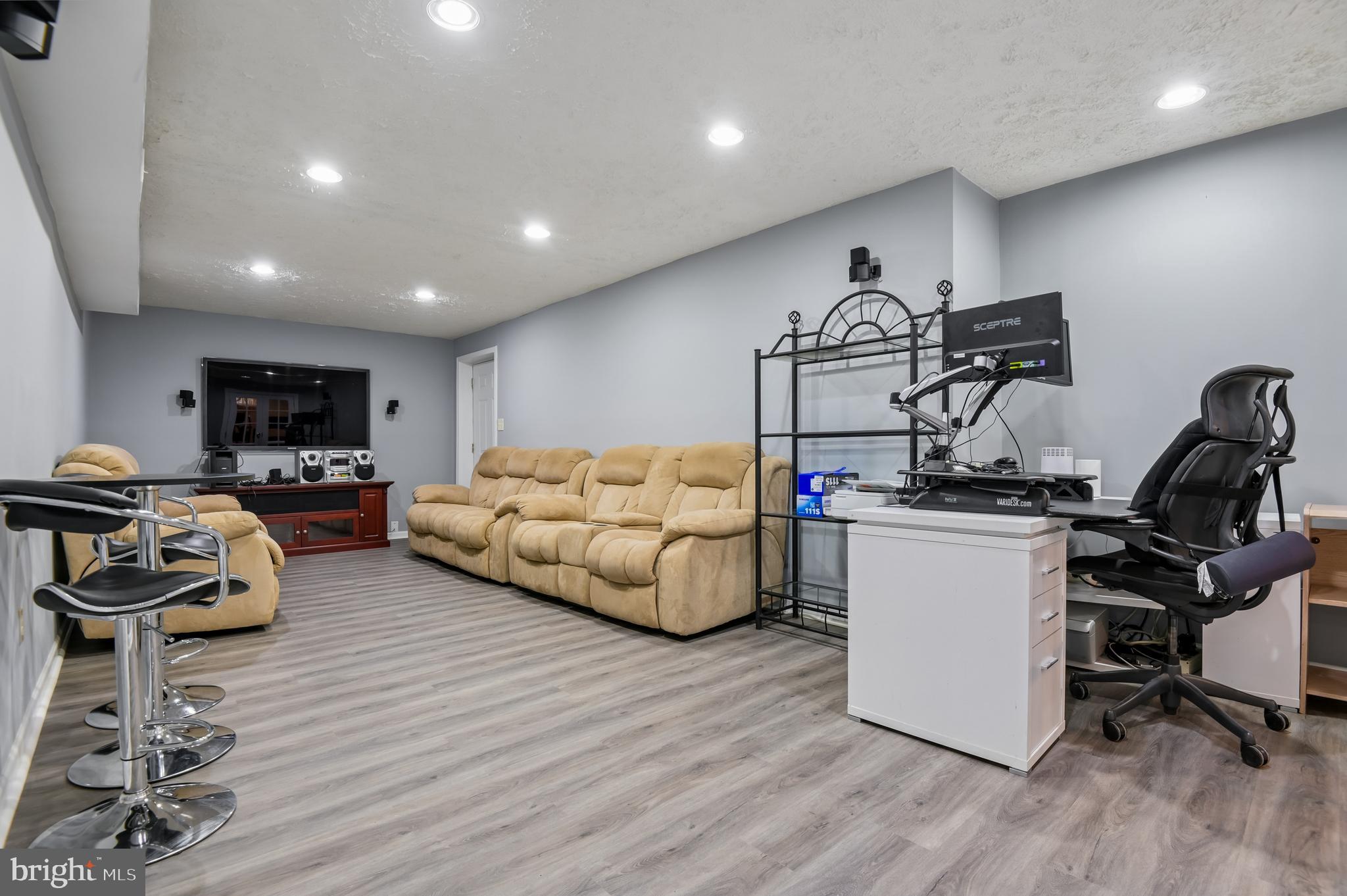 HILLCREST MANOR - Residential