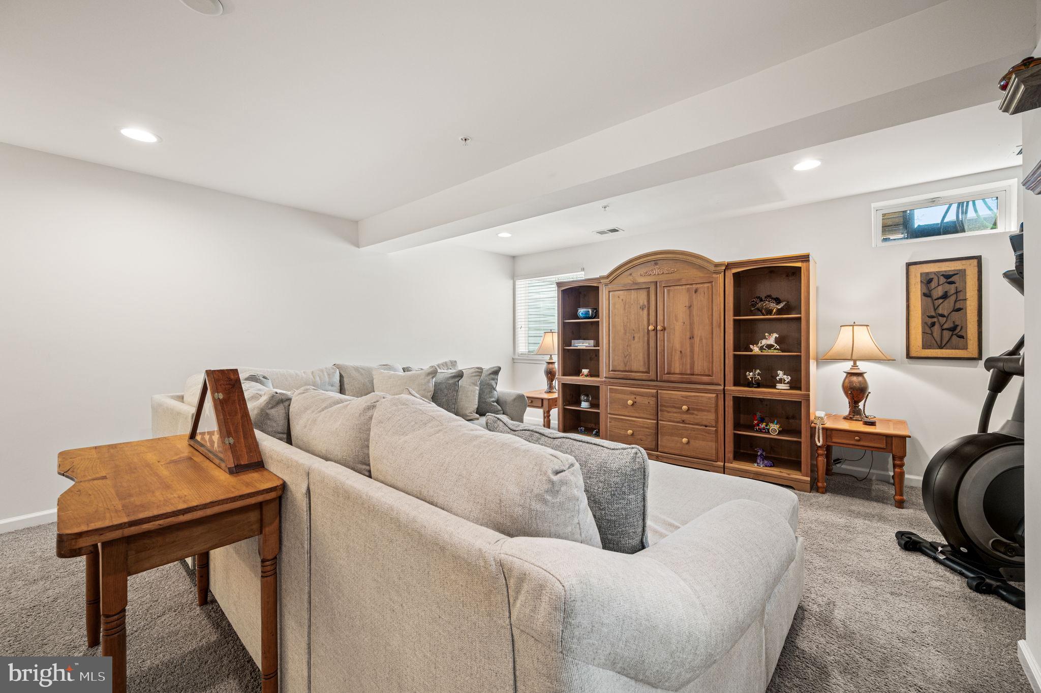 MONTGOMERY SQUARE - Residential