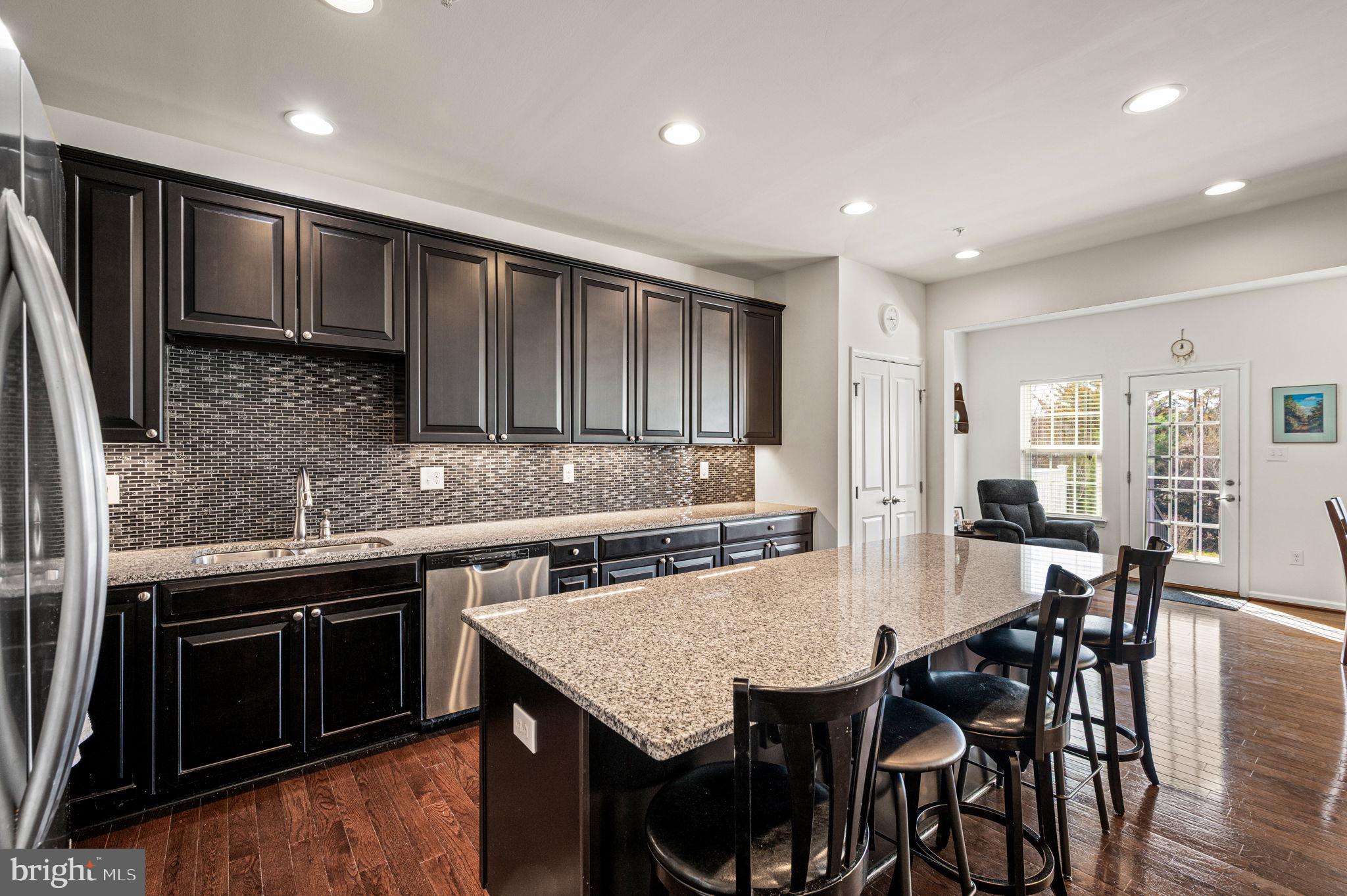 MONTGOMERY SQUARE - Residential