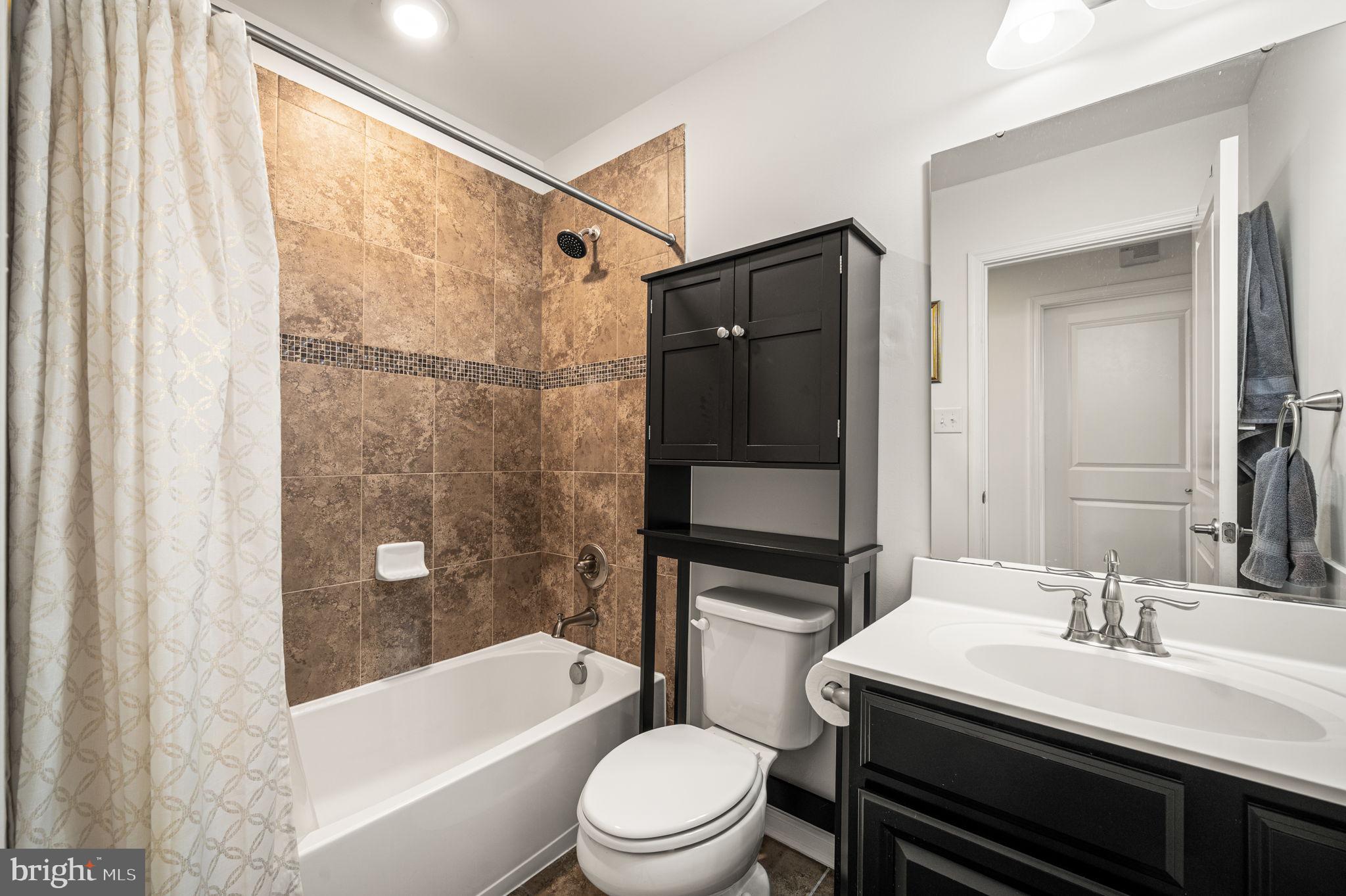 MONTGOMERY SQUARE - Residential