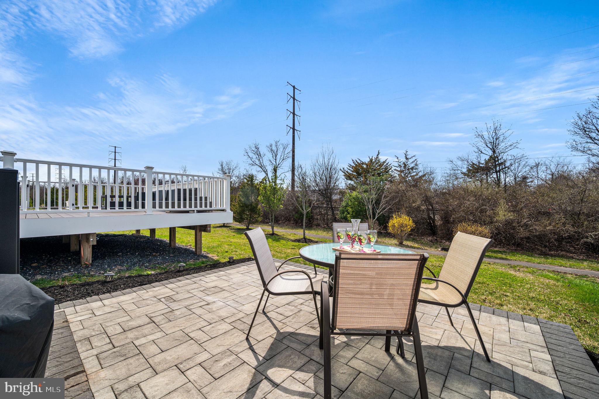 MONTGOMERY SQUARE - Residential