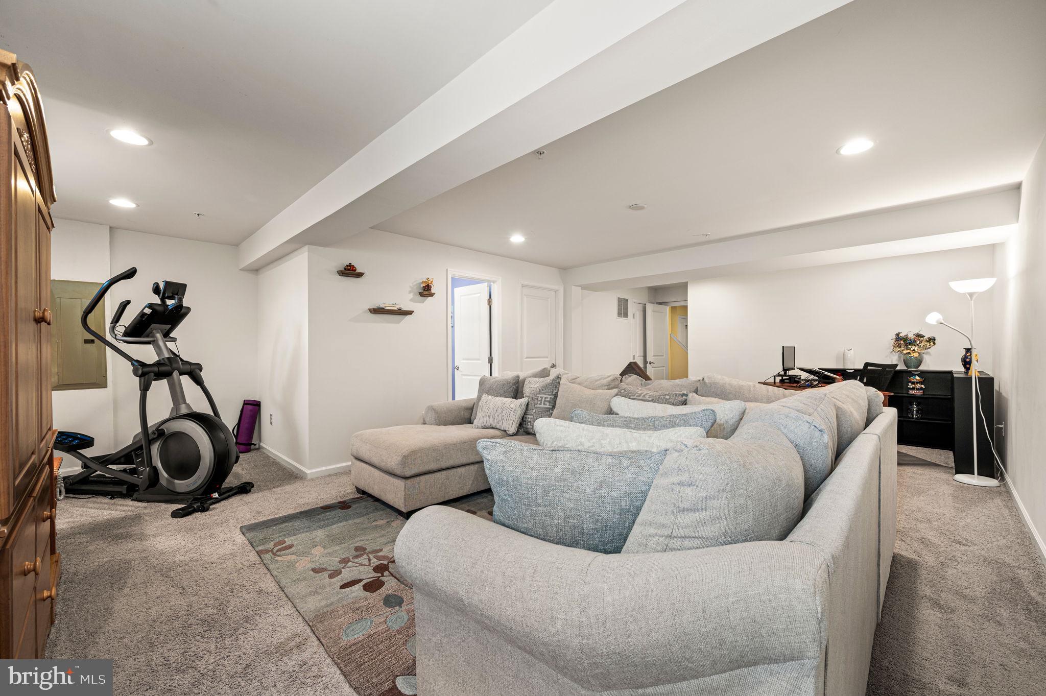 MONTGOMERY SQUARE - Residential