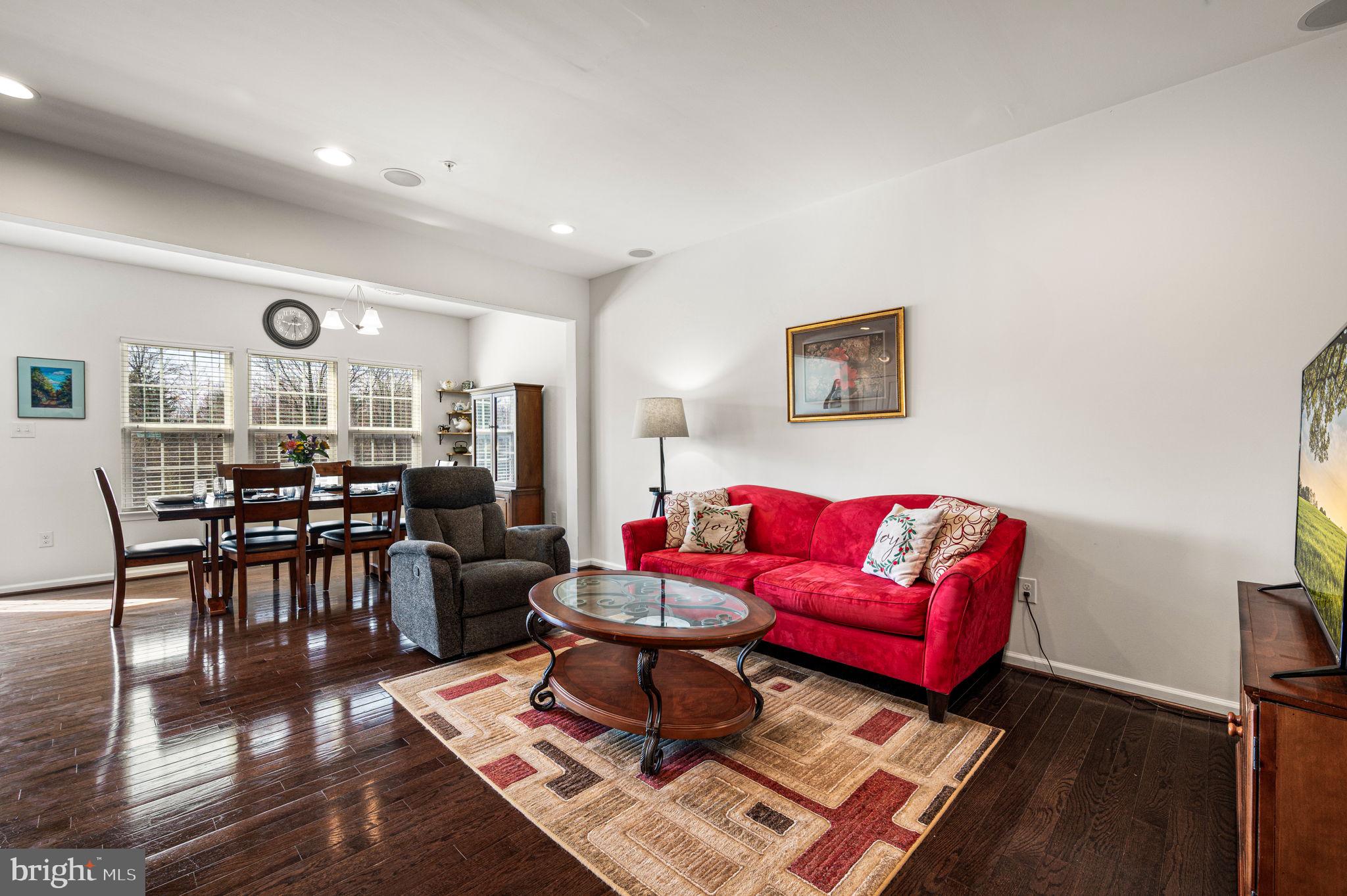 MONTGOMERY SQUARE - Residential