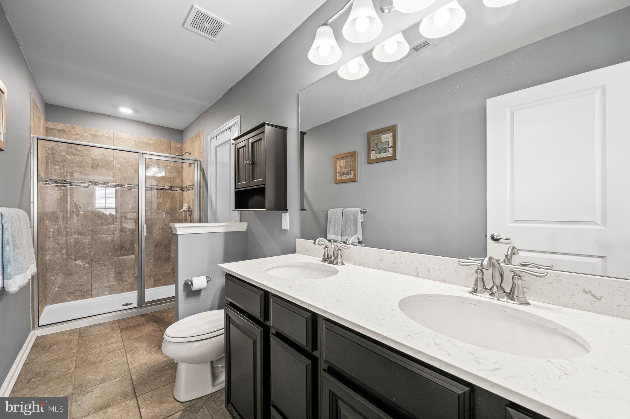 MONTGOMERY SQUARE - Residential