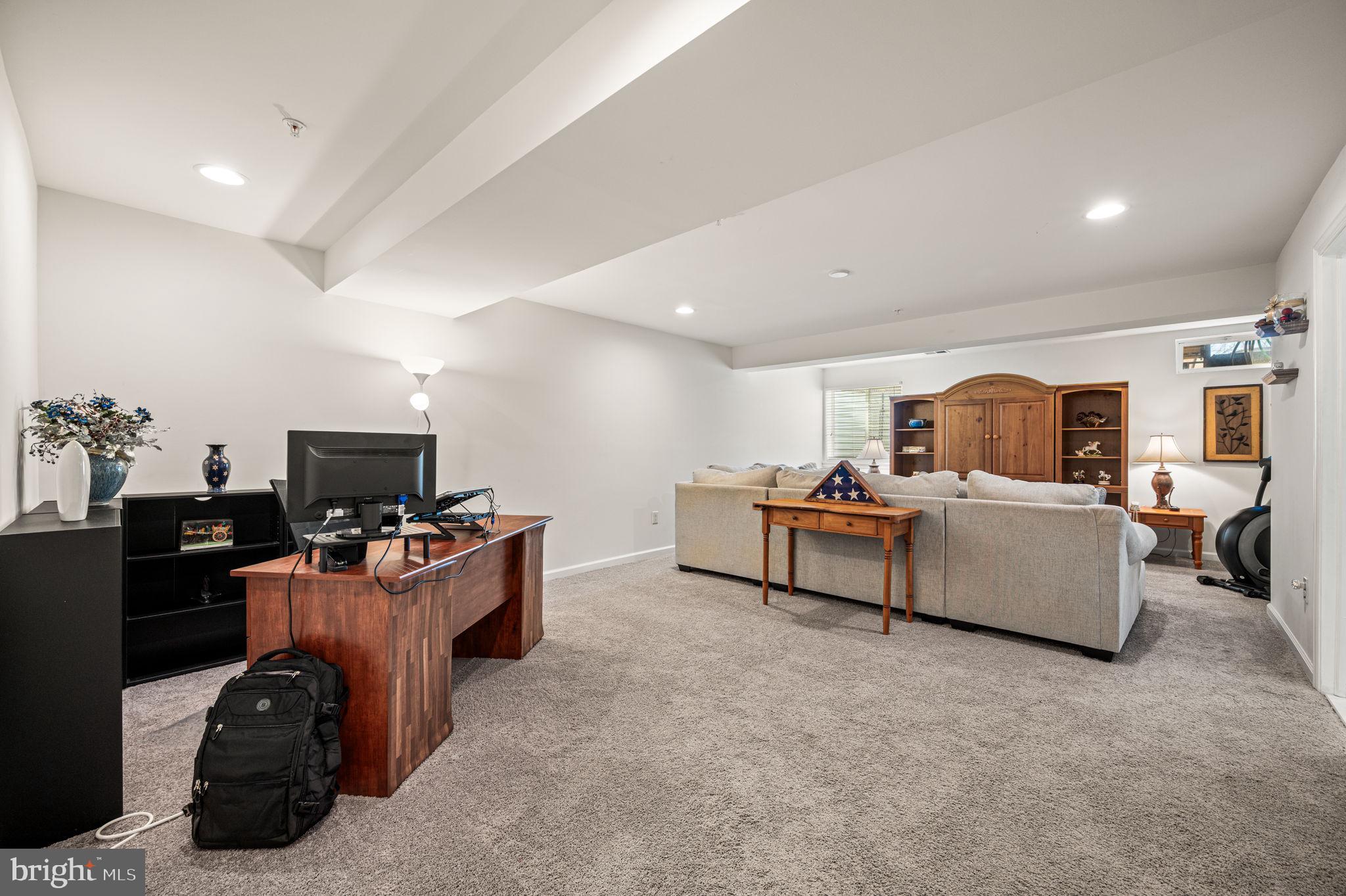 MONTGOMERY SQUARE - Residential